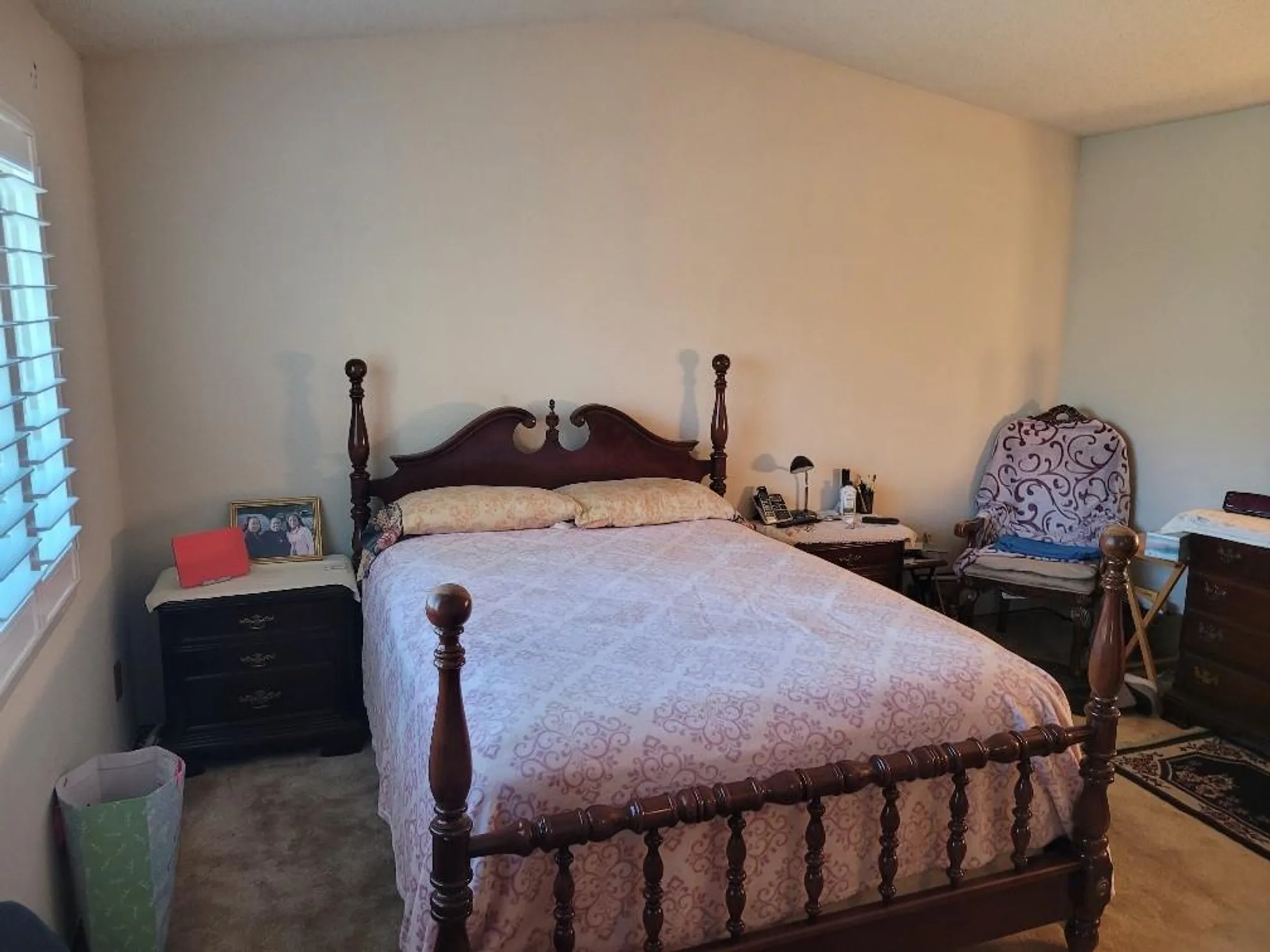 Property Slideshow image 12 of 31 | 7407 sunborough ln, Sacramento, CA, 95828