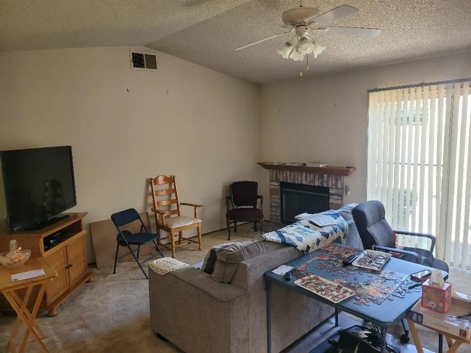 Property Slideshow image 11 of 31 | 7407 sunborough ln, Sacramento, CA, 95828