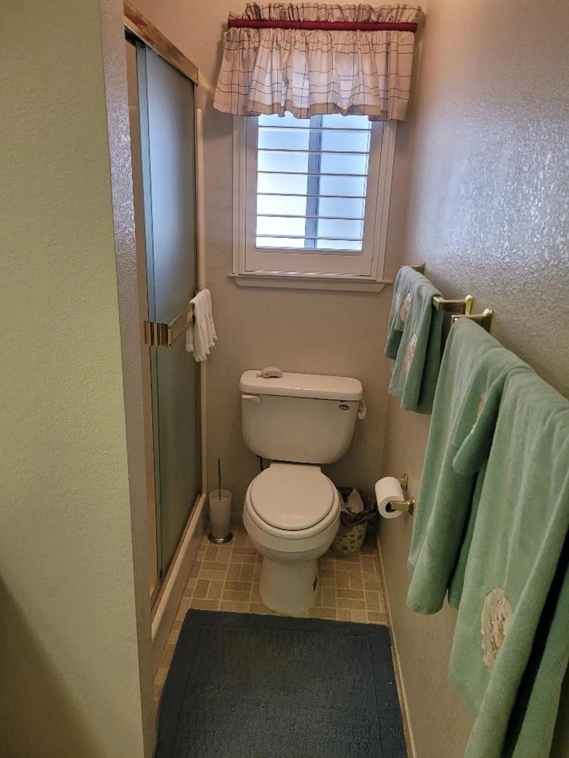 Property Slideshow image 23 of 31 | 7407 sunborough ln, Sacramento, CA, 95828