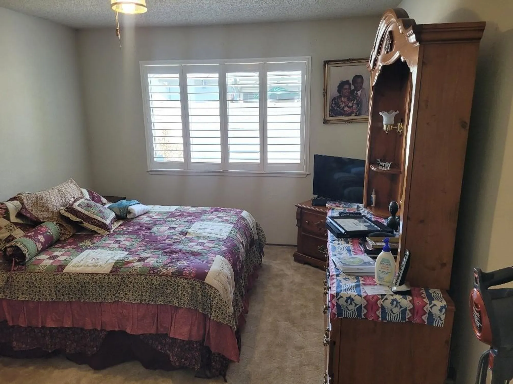 Property Slideshow image 20 of 31 | 7407 sunborough ln, Sacramento, CA, 95828