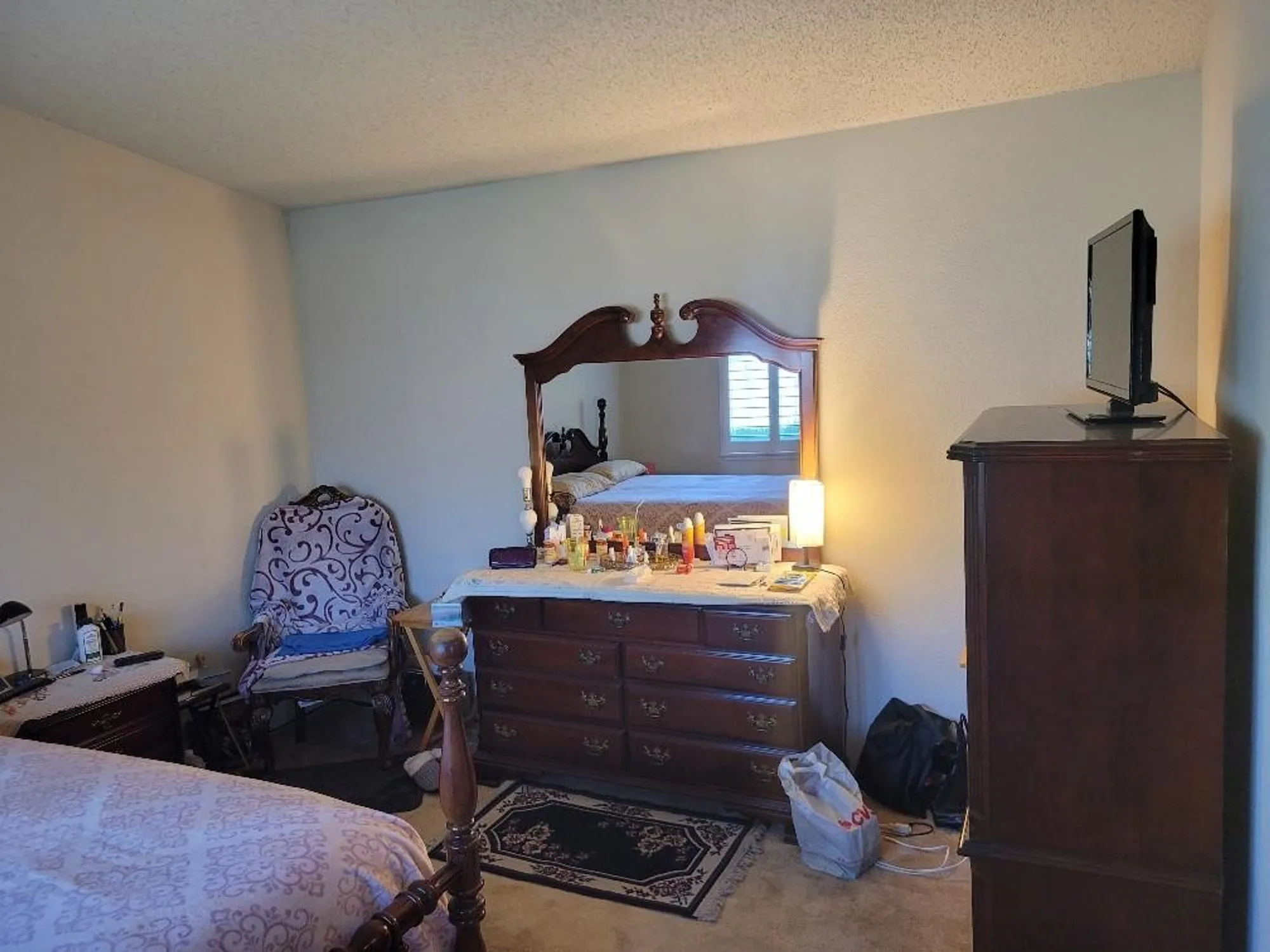 Property Slideshow image 13 of 31 | 7407 sunborough ln, Sacramento, CA, 95828