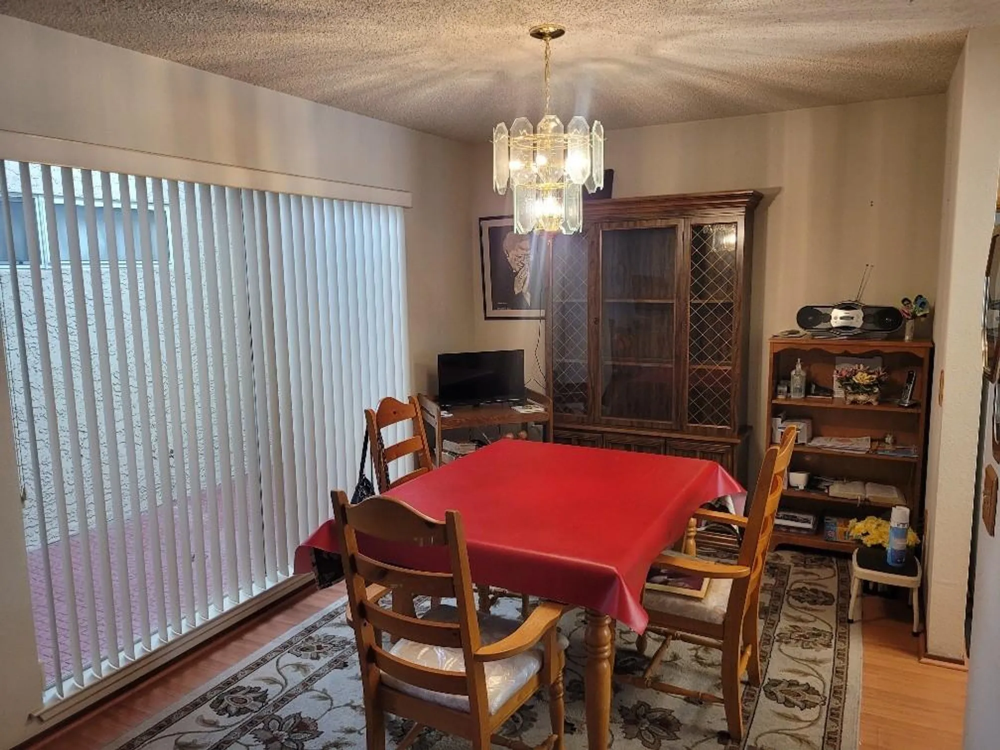 Property Slideshow image 5 of 31 | 7407 sunborough ln, Sacramento, CA, 95828