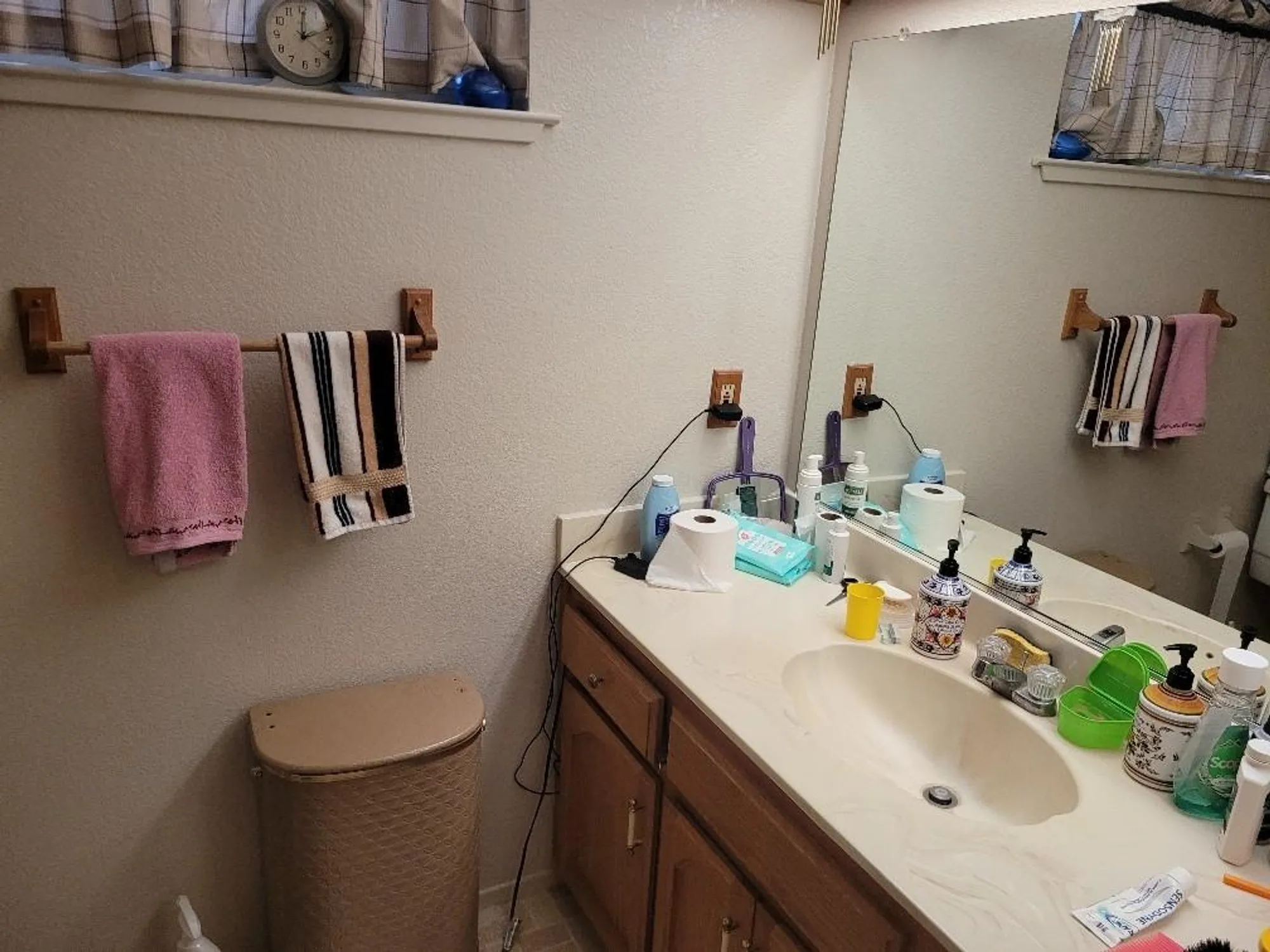 Property Slideshow image 16 of 31 | 7407 sunborough ln, Sacramento, CA, 95828