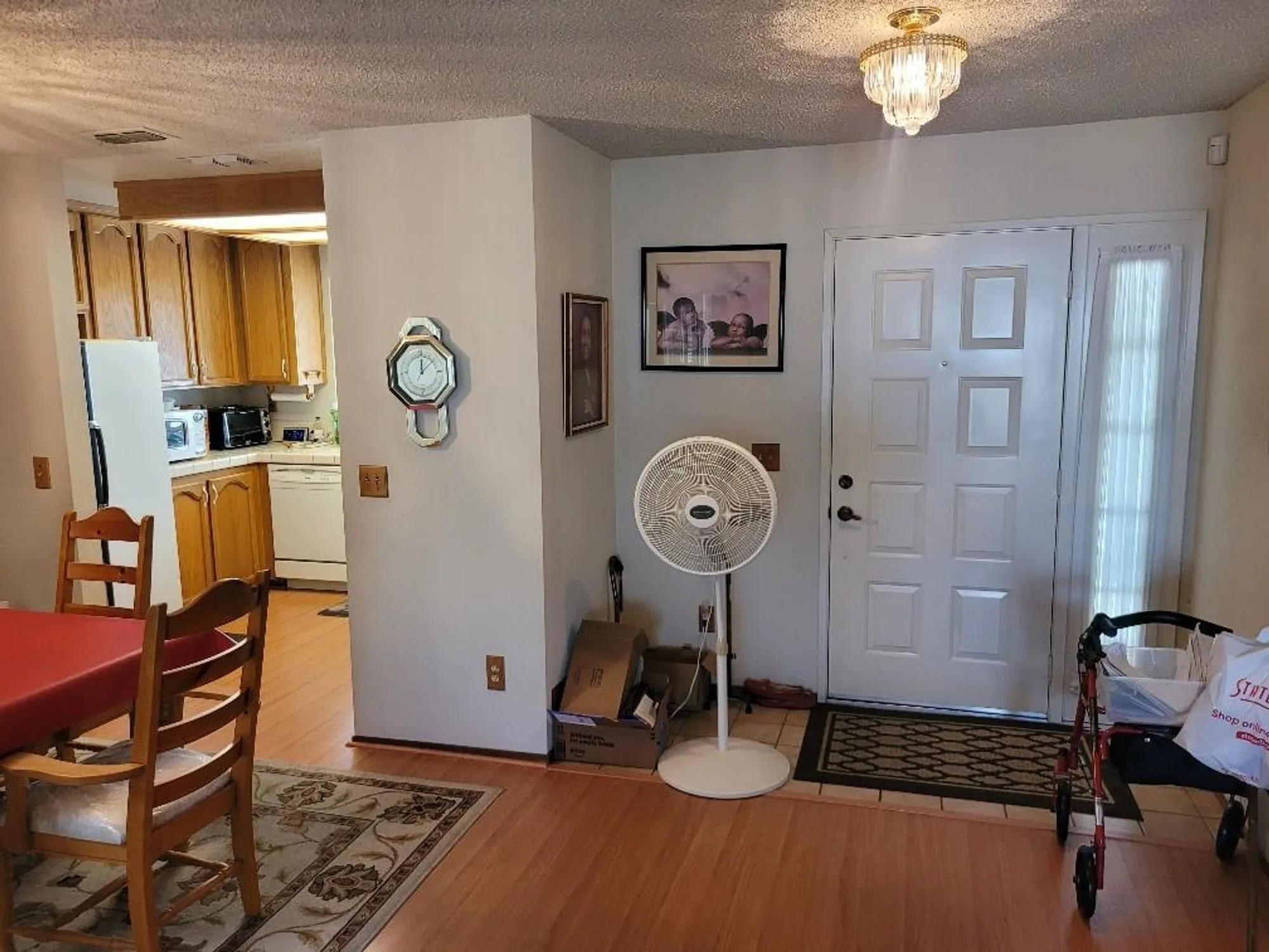 Property Slideshow image 4 of 31 | 7407 sunborough ln, Sacramento, CA, 95828