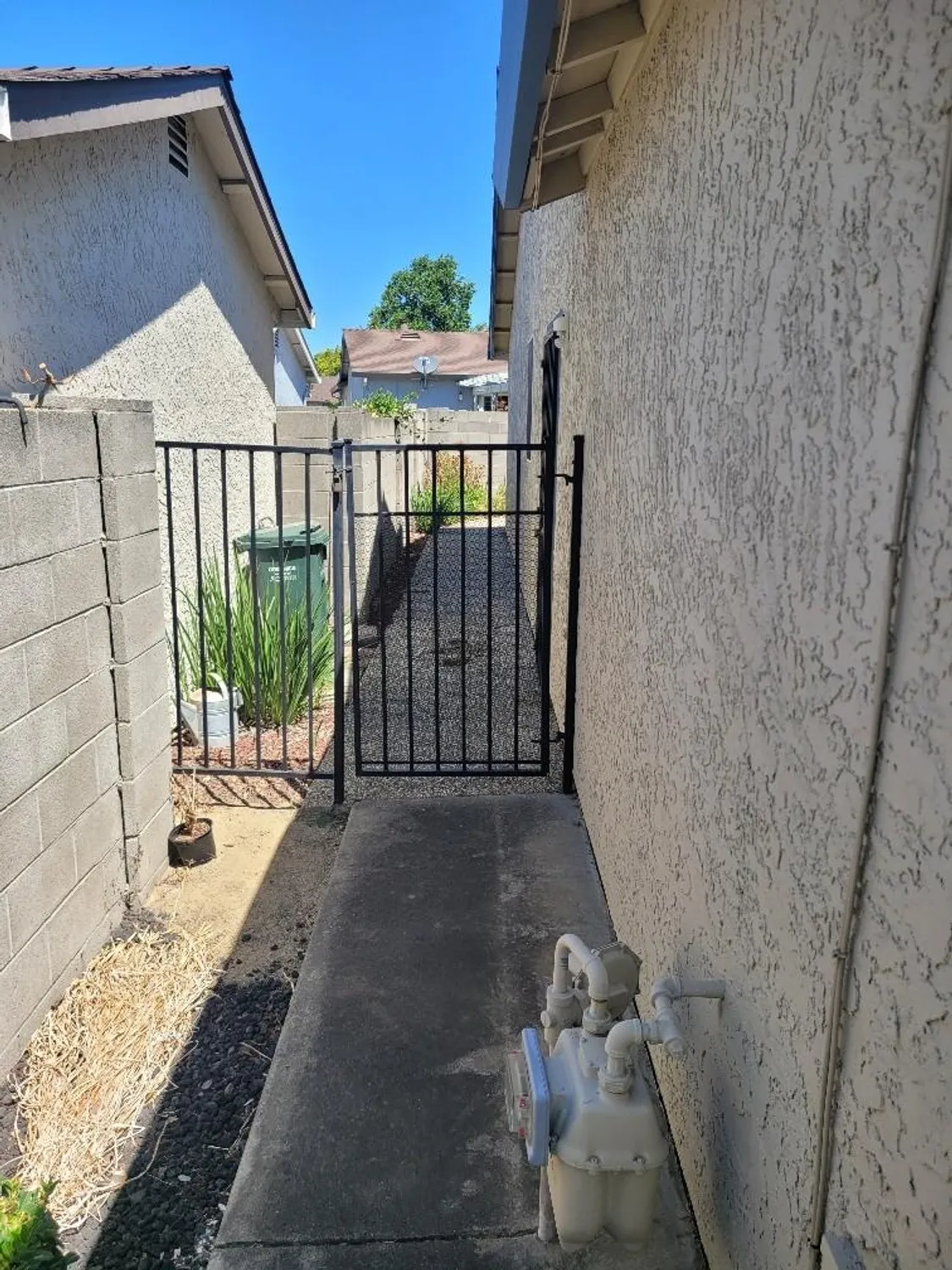 Property Slideshow image 27 of 31 | 7407 sunborough ln, Sacramento, CA, 95828