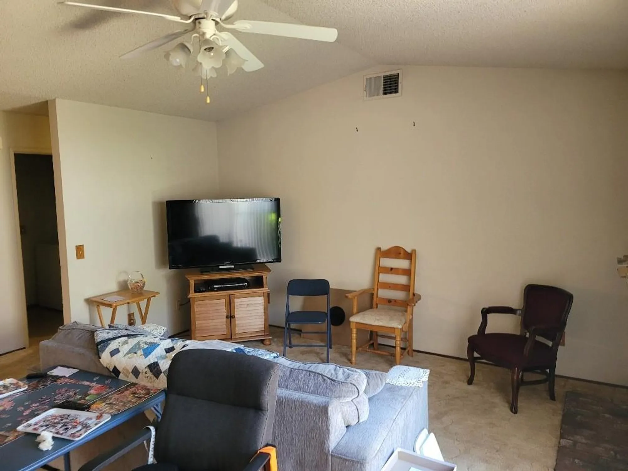 Property Slideshow image 10 of 31 | 7407 sunborough ln, Sacramento, CA, 95828