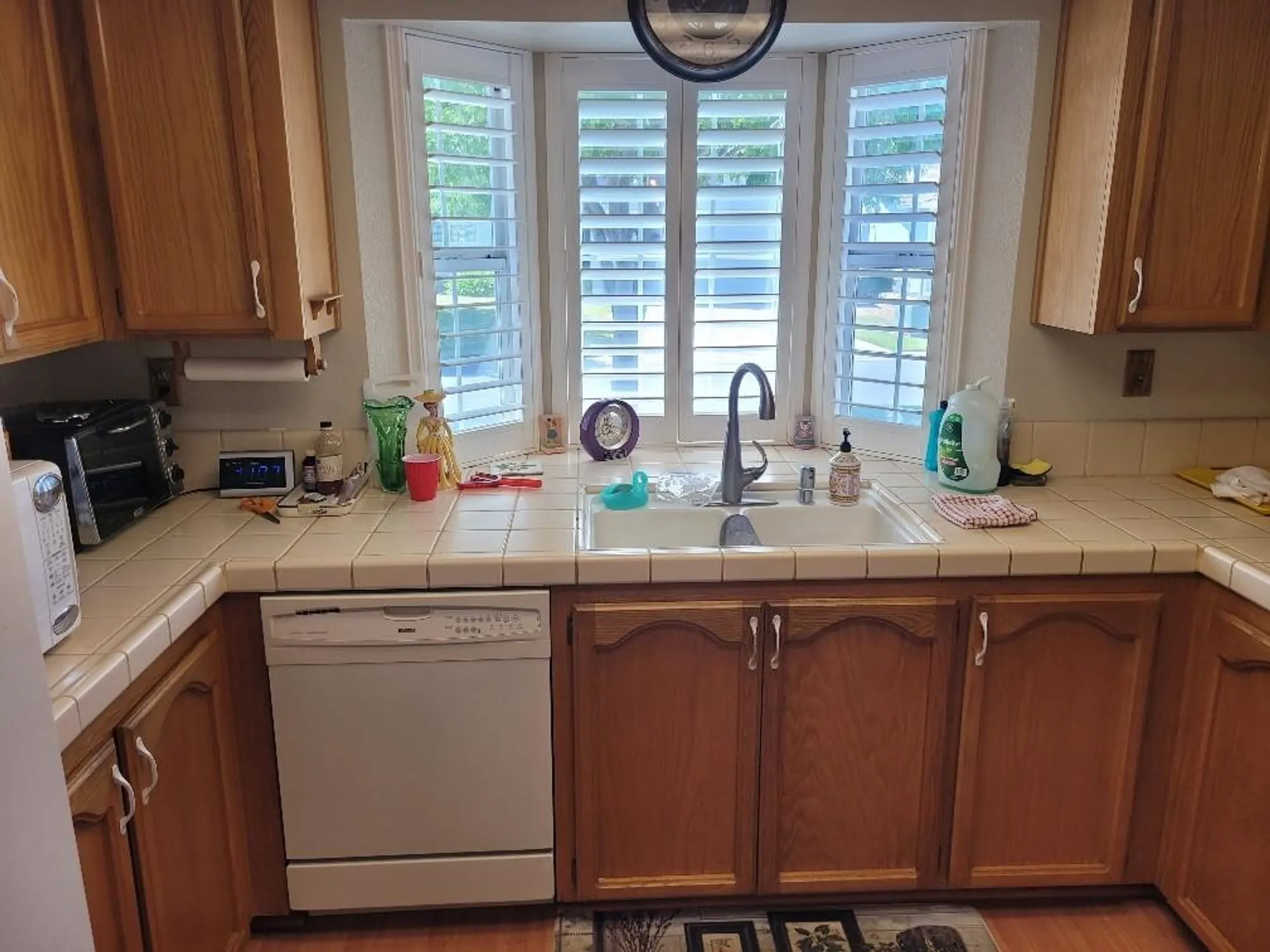 Property Slideshow image 7 of 31 | 7407 sunborough ln, Sacramento, CA, 95828