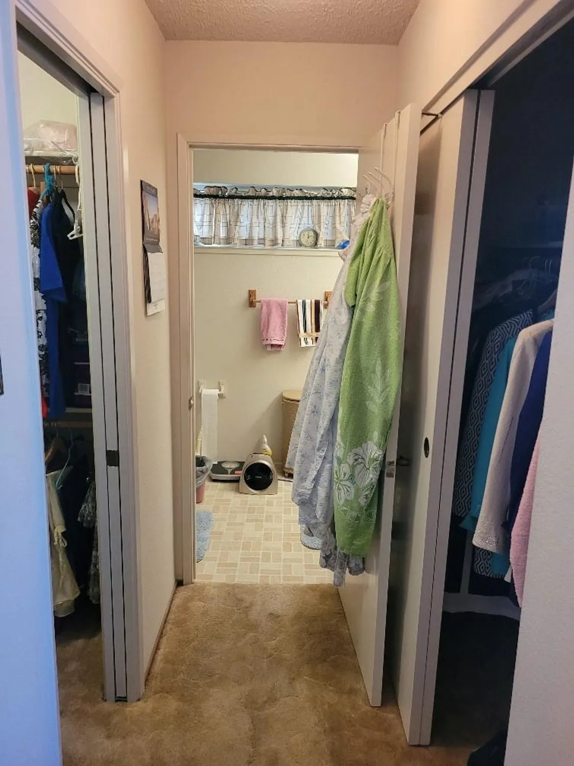 Property Slideshow image 14 of 31 | 7407 sunborough ln, Sacramento, CA, 95828