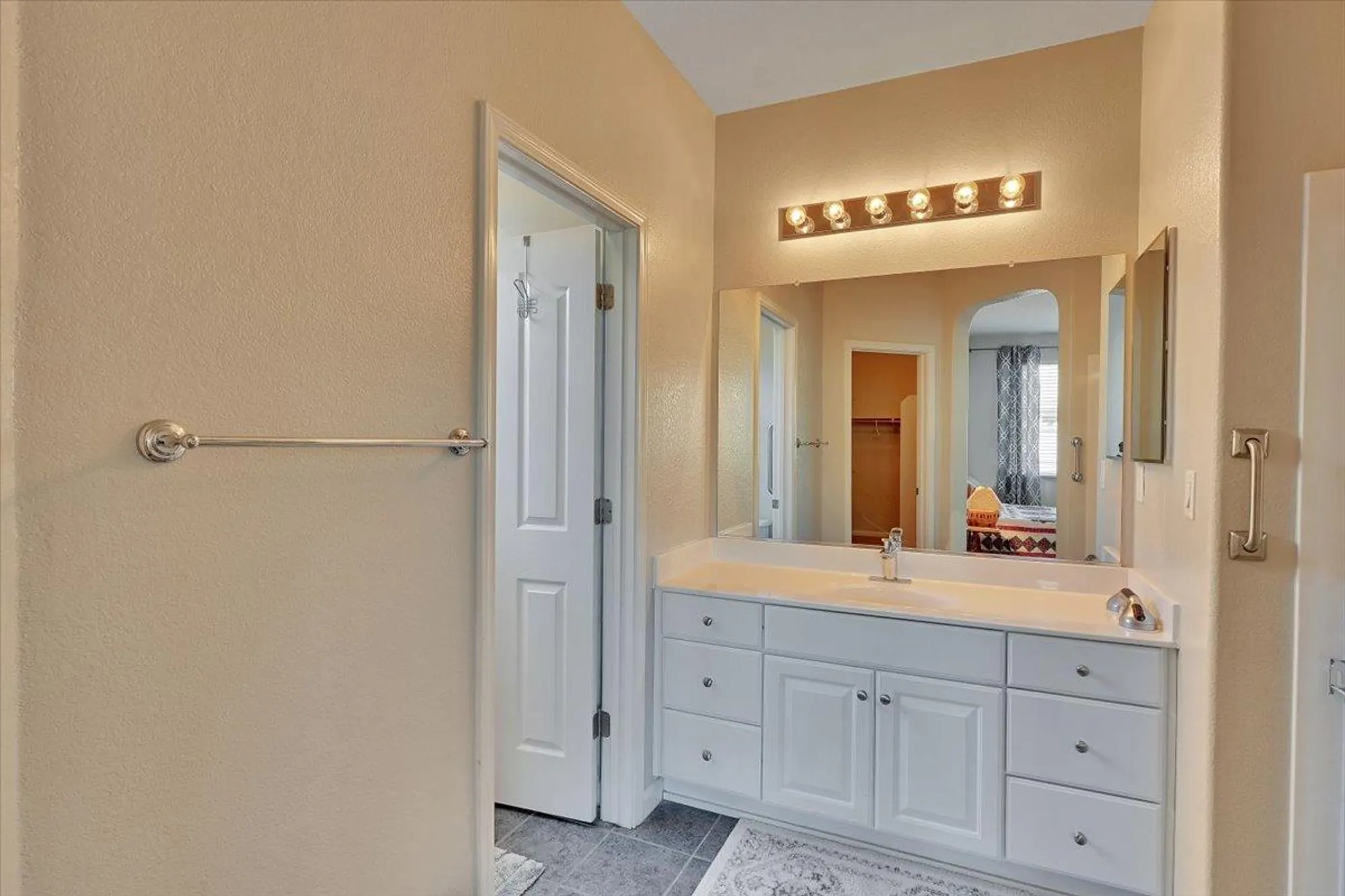 Property Slideshow image 20 of 60 | 470 pelican bay cir, Sacramento, CA, 95835