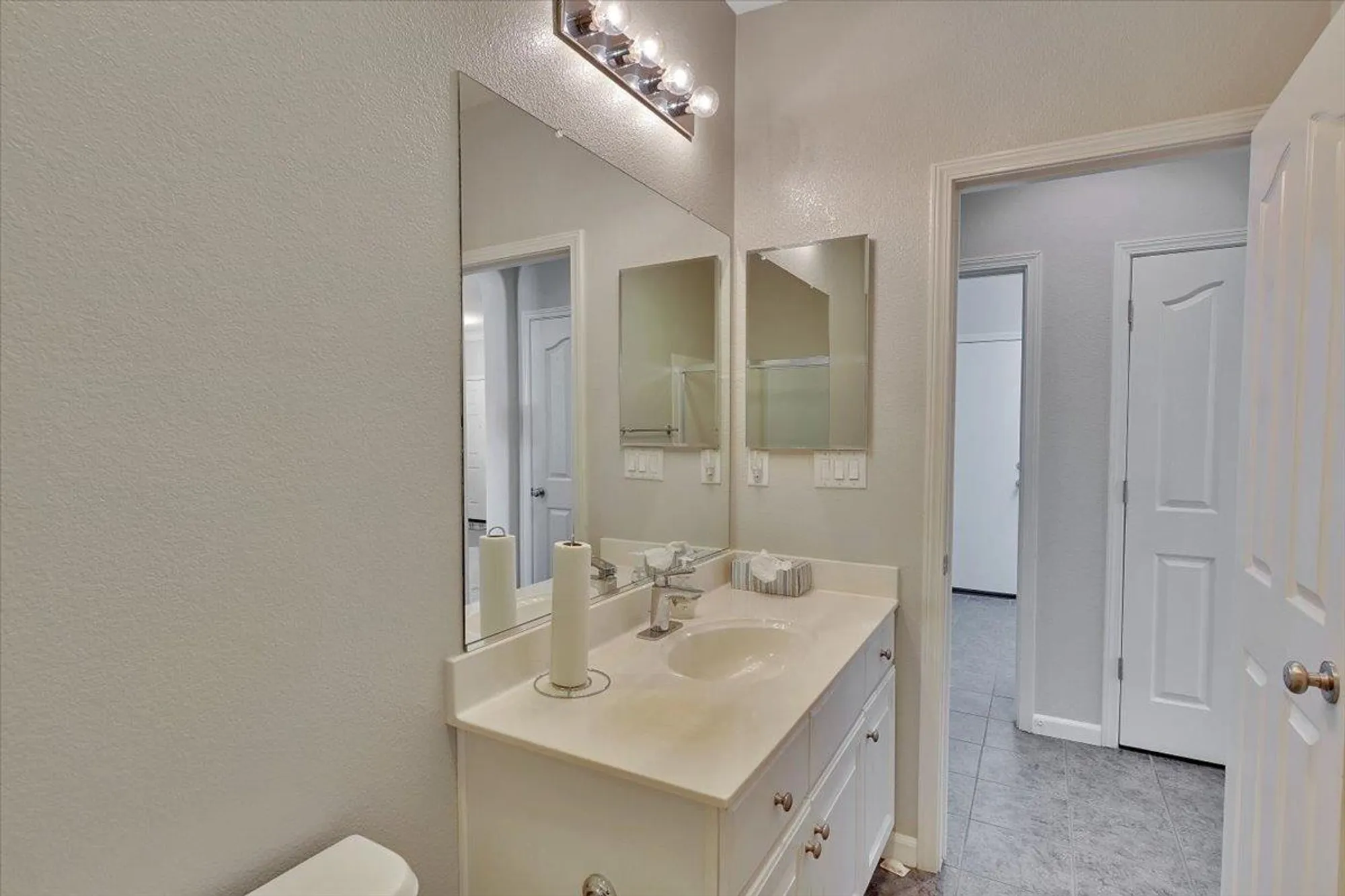 Property Slideshow image 27 of 60 | 470 pelican bay cir, Sacramento, CA, 95835