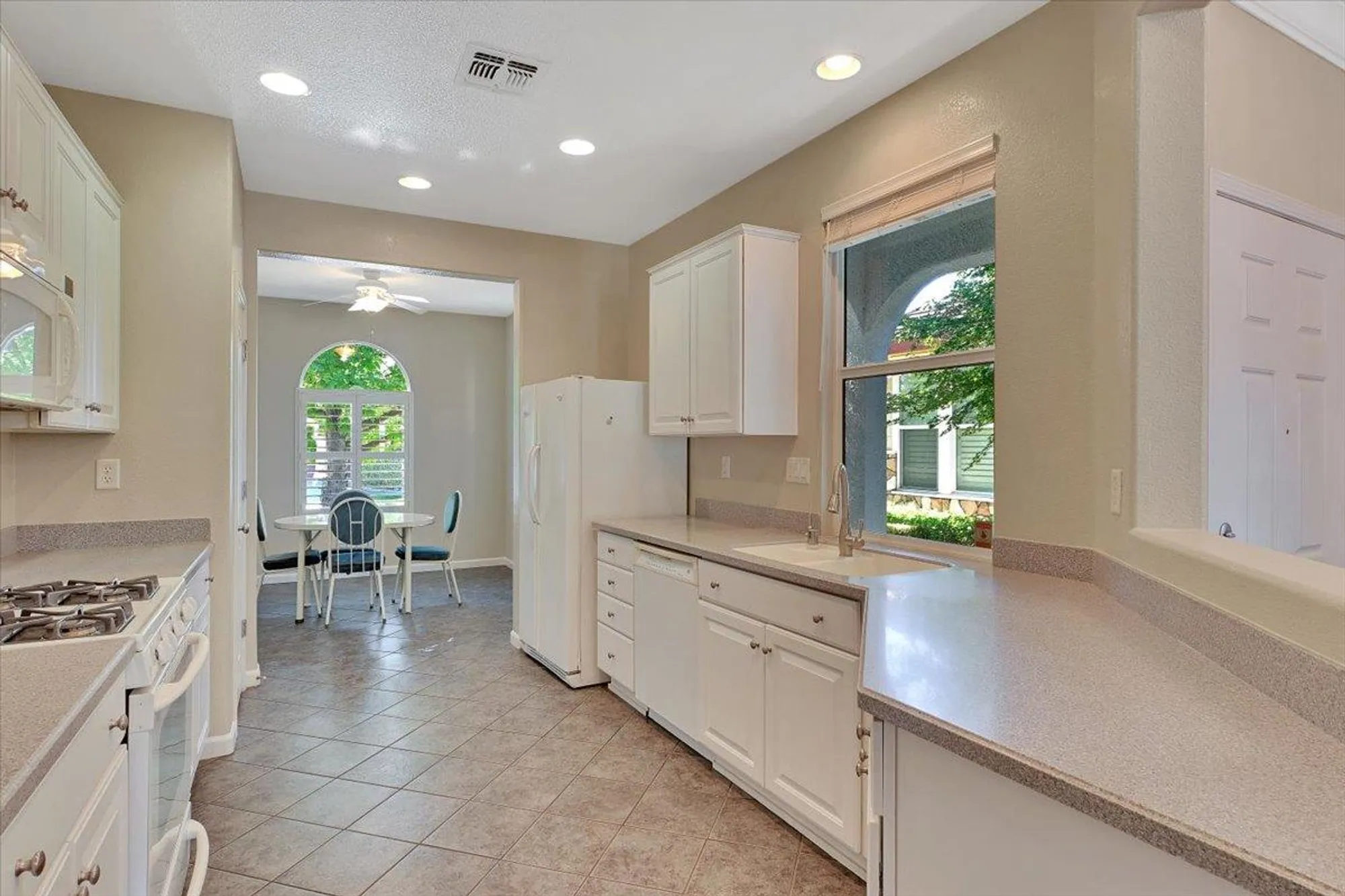 Property Slideshow image 9 of 60 | 470 pelican bay cir, Sacramento, CA, 95835