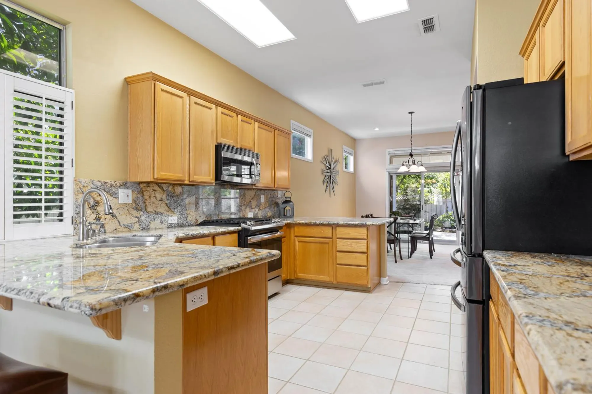 Property Slideshow image 11 of 29 | 5741 sandlewood way, Roseville, CA, 95747