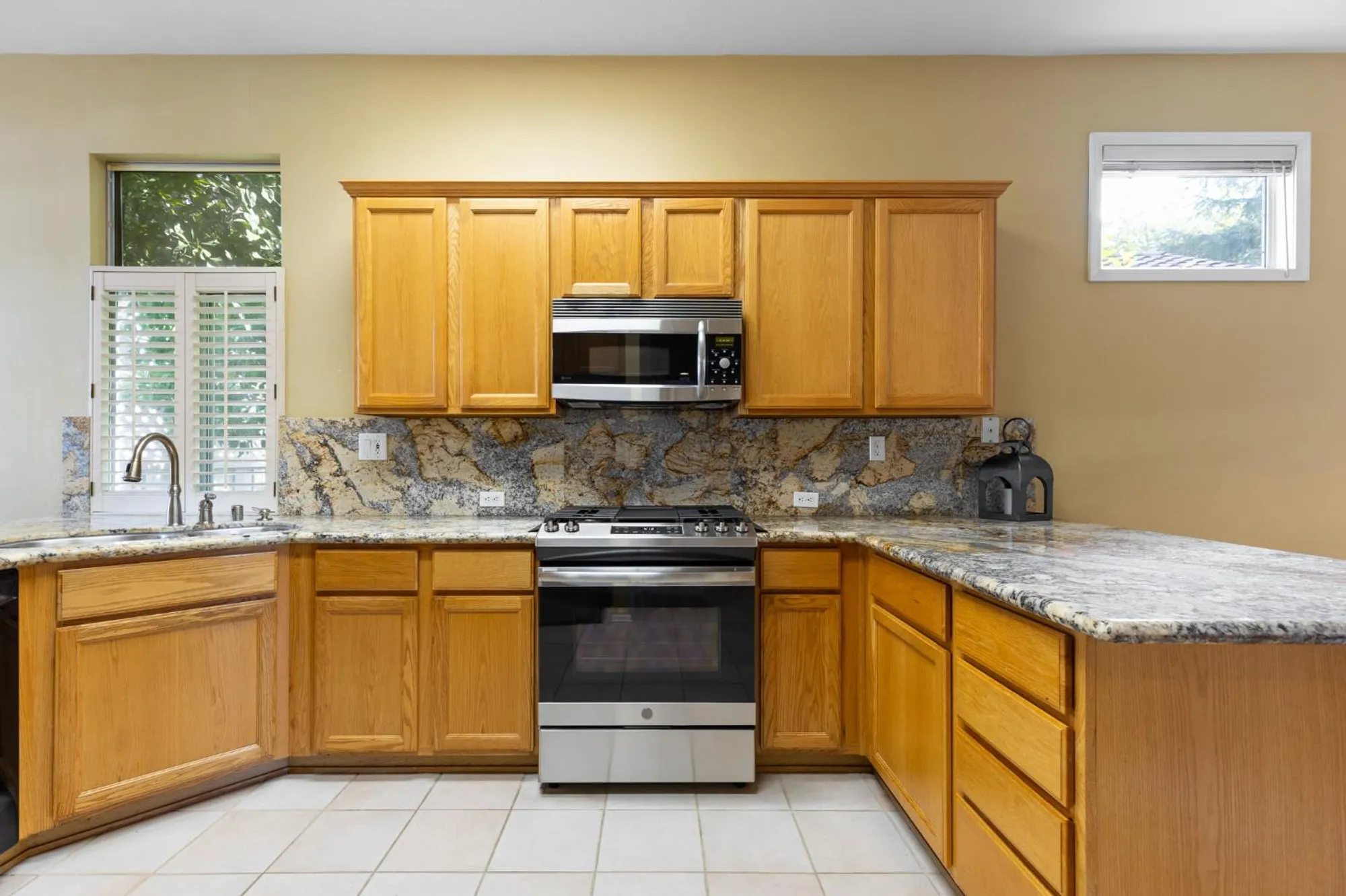 Property Slideshow image 12 of 29 | 5741 sandlewood way, Roseville, CA, 95747