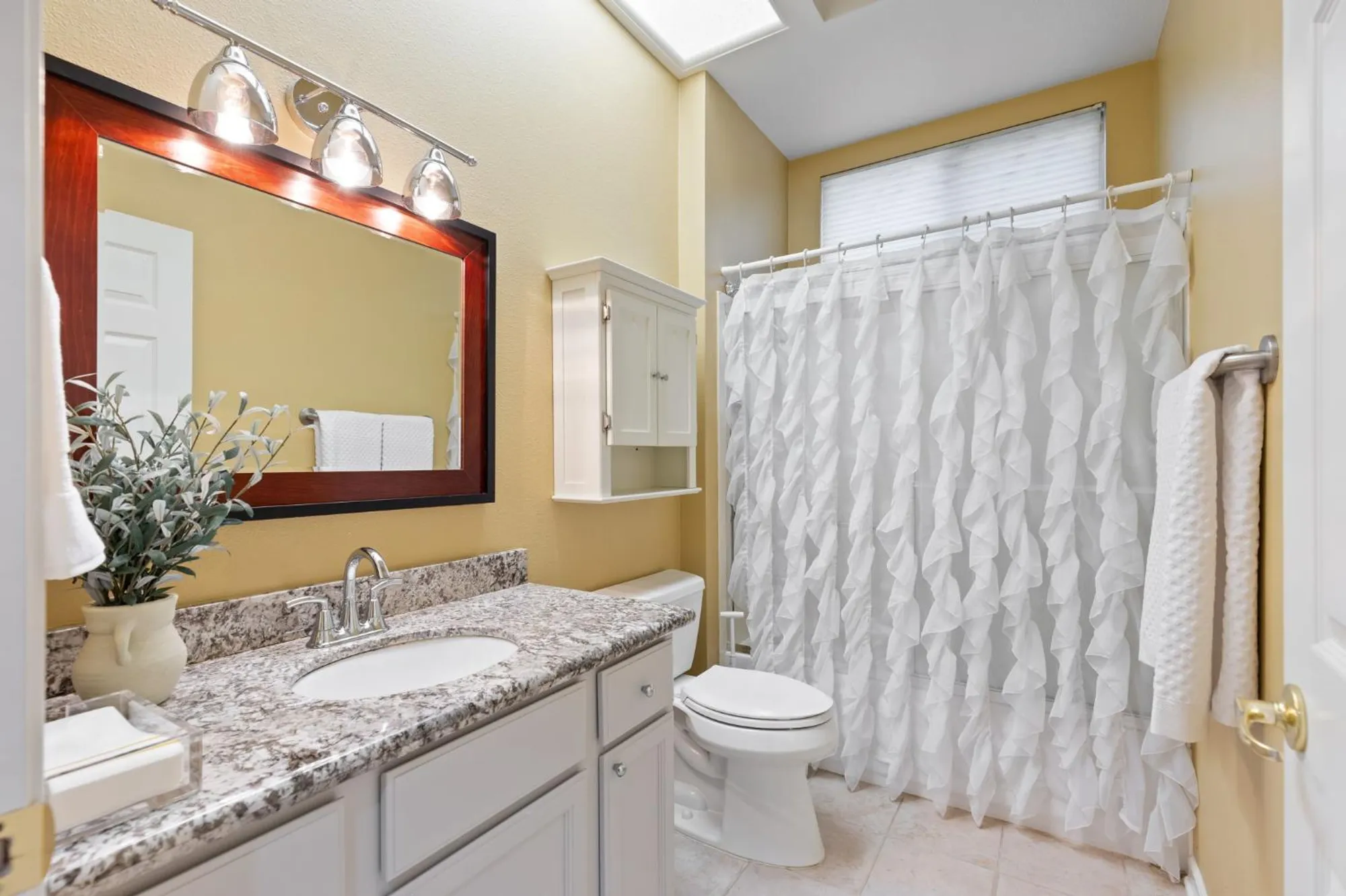Property Slideshow image 19 of 29 | 5741 sandlewood way, Roseville, CA, 95747