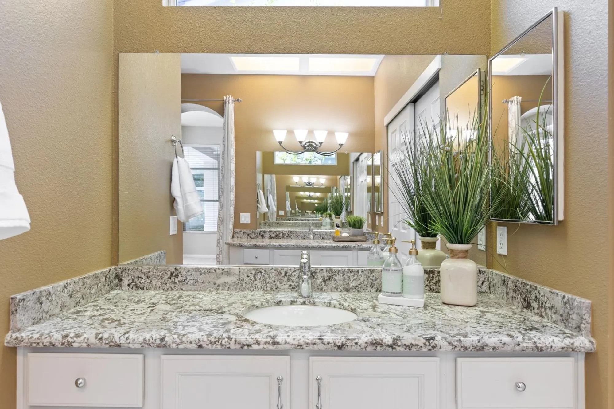 Property Slideshow image 17 of 29 | 5741 sandlewood way, Roseville, CA, 95747