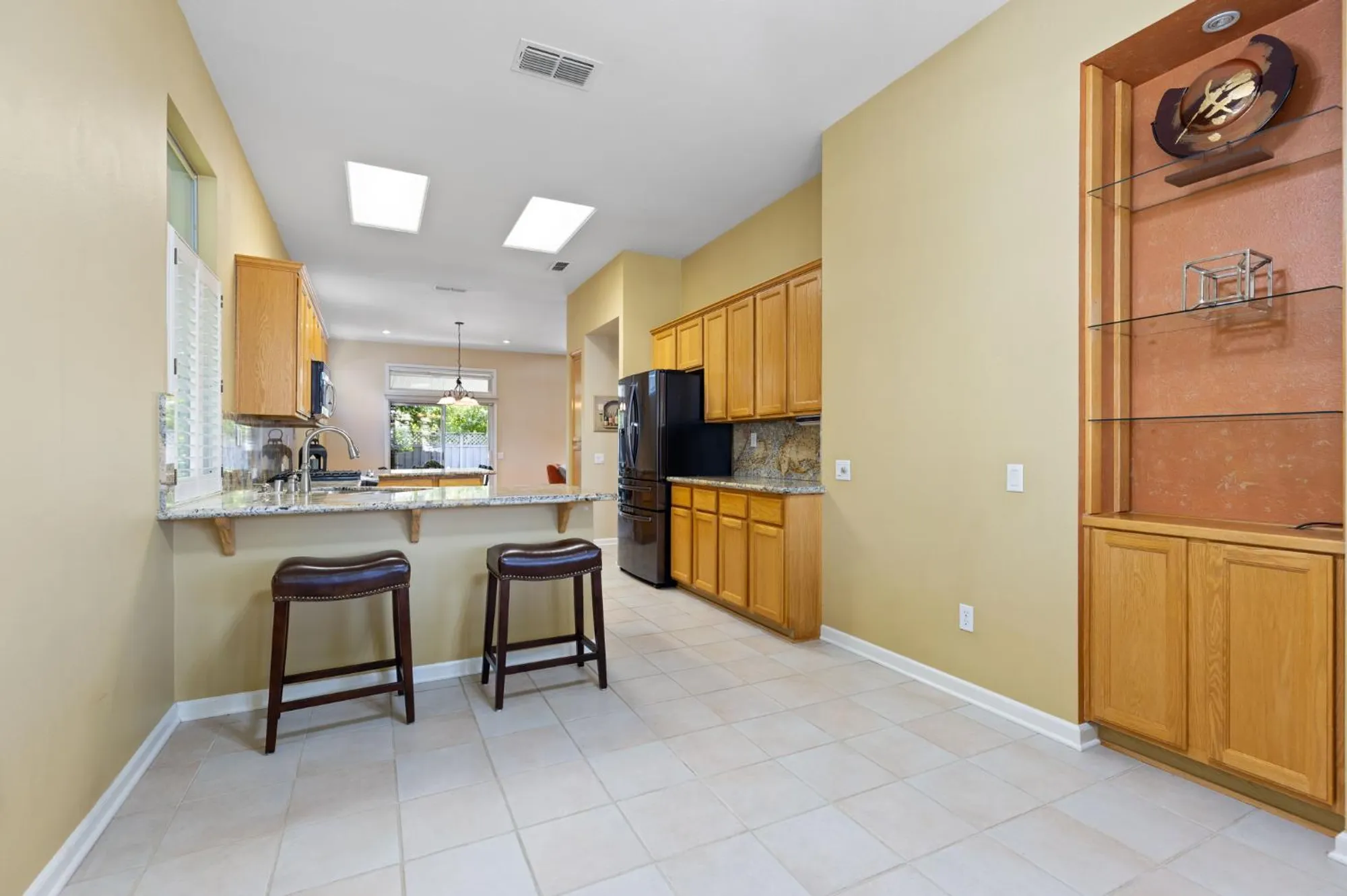 Property Slideshow image 8 of 29 | 5741 sandlewood way, Roseville, CA, 95747