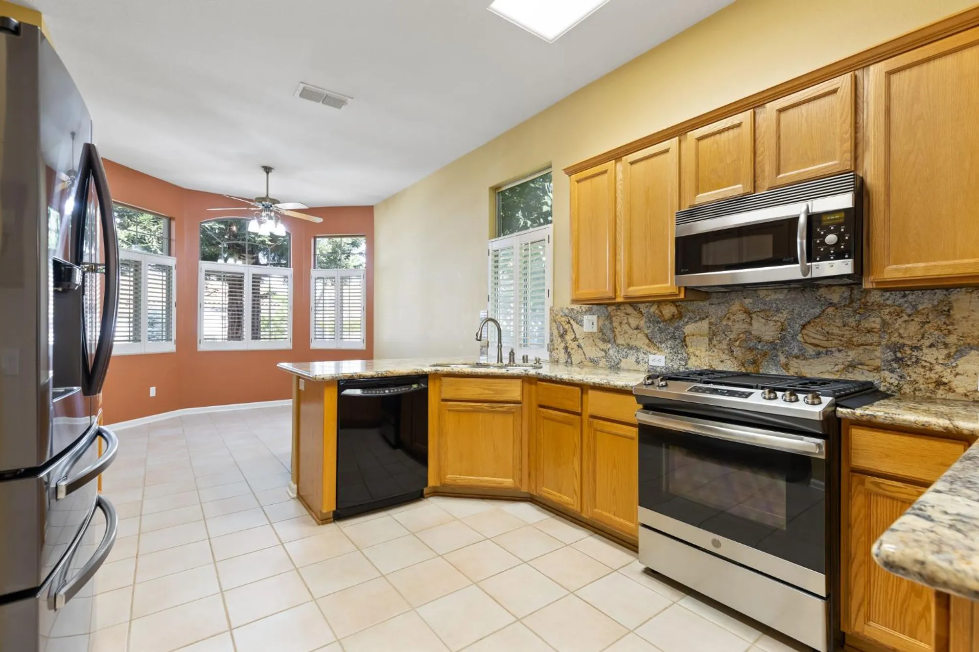 Property Slideshow image 13 of 29 | 5741 sandlewood way, Roseville, CA, 95747