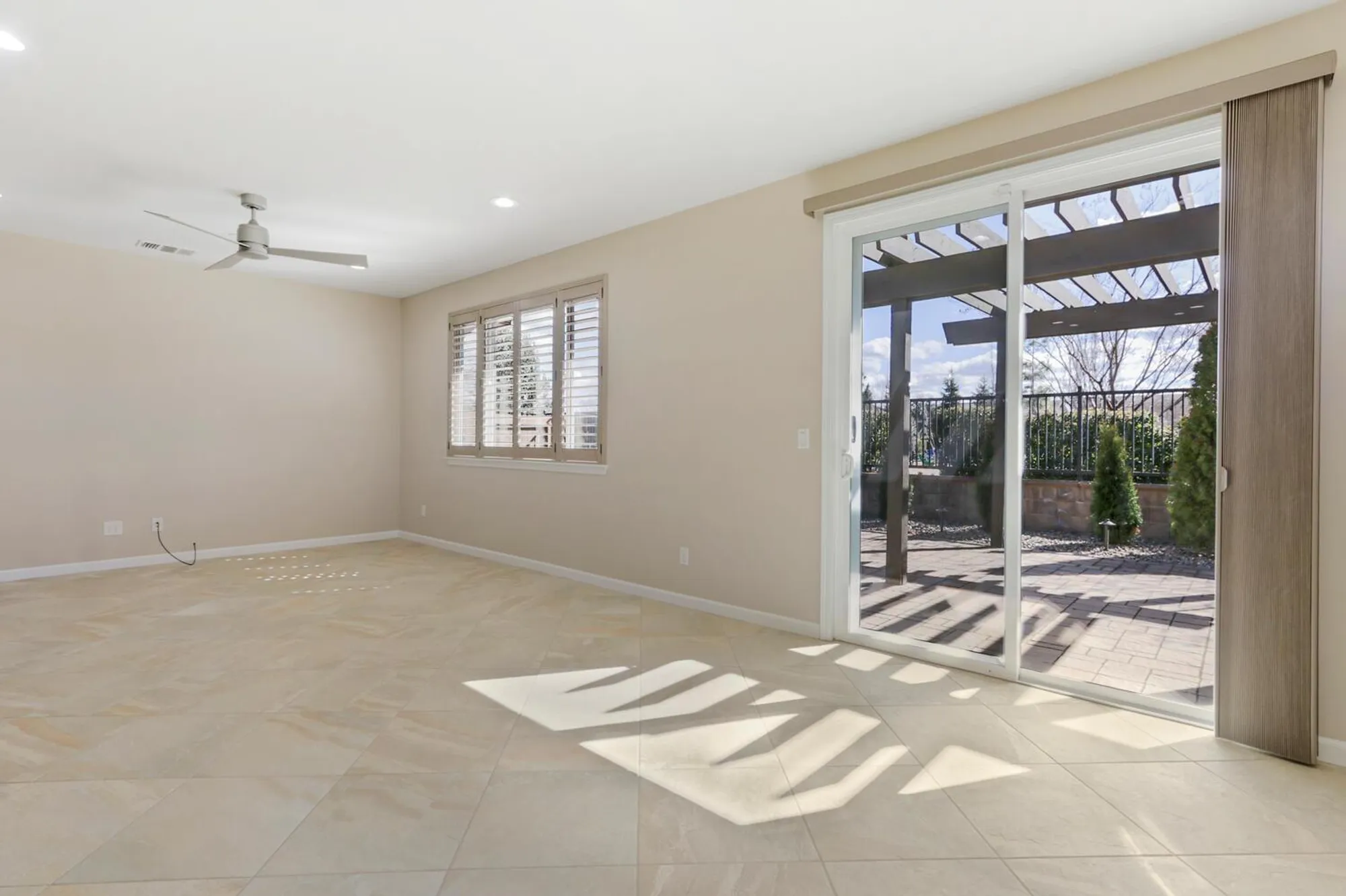 Property Slideshow image 9 of 71 | 8221 peak forest way, Elk Grove, CA, 95757