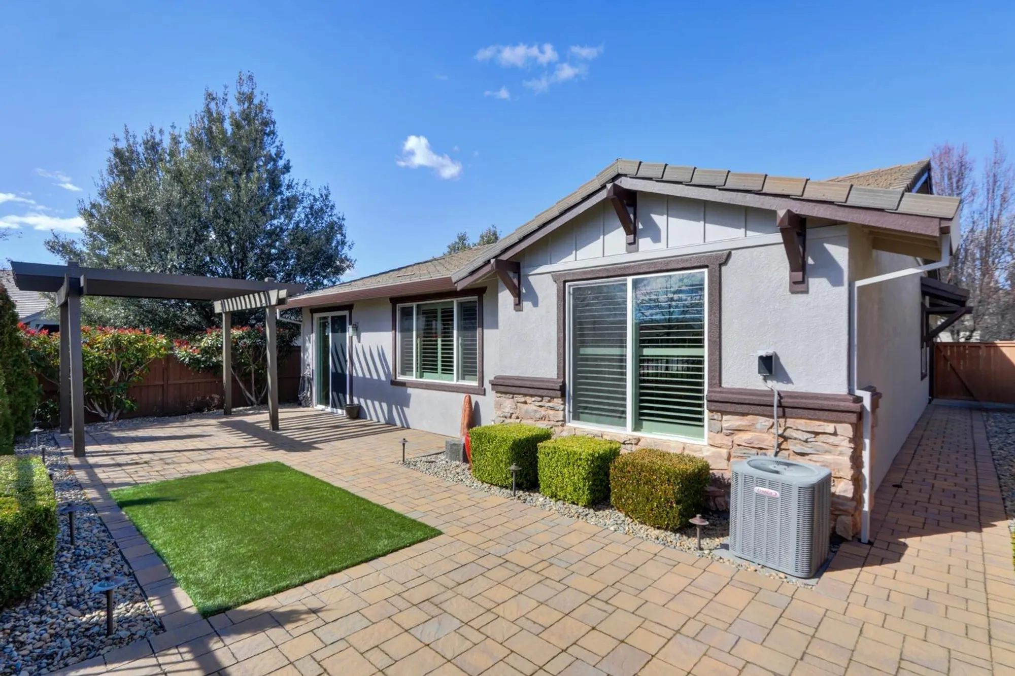 Property Slideshow image 42 of 71 | 8221 peak forest way, Elk Grove, CA, 95757