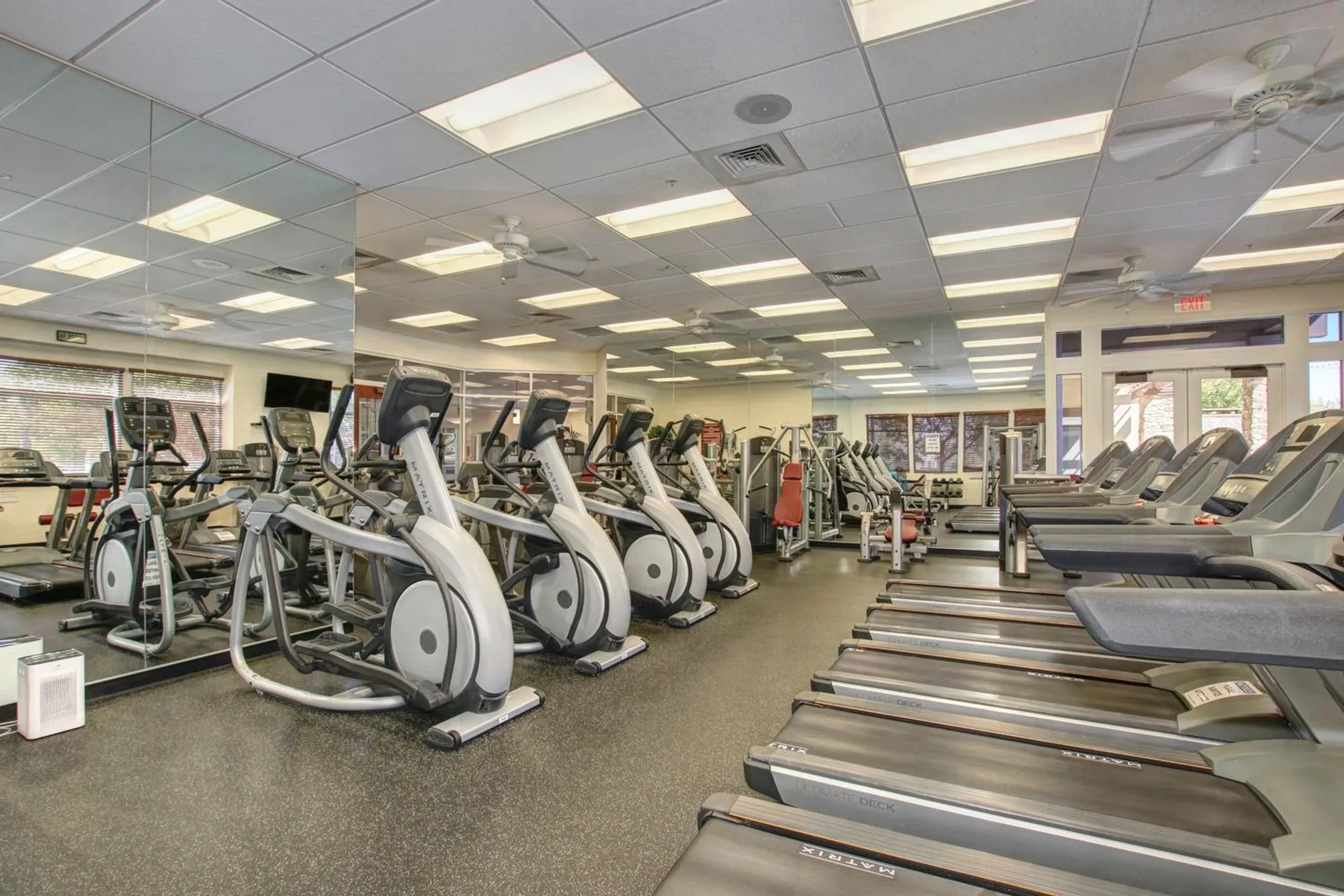 Property Slideshow image 63 of 71 | 8221 peak forest way, Elk Grove, CA, 95757