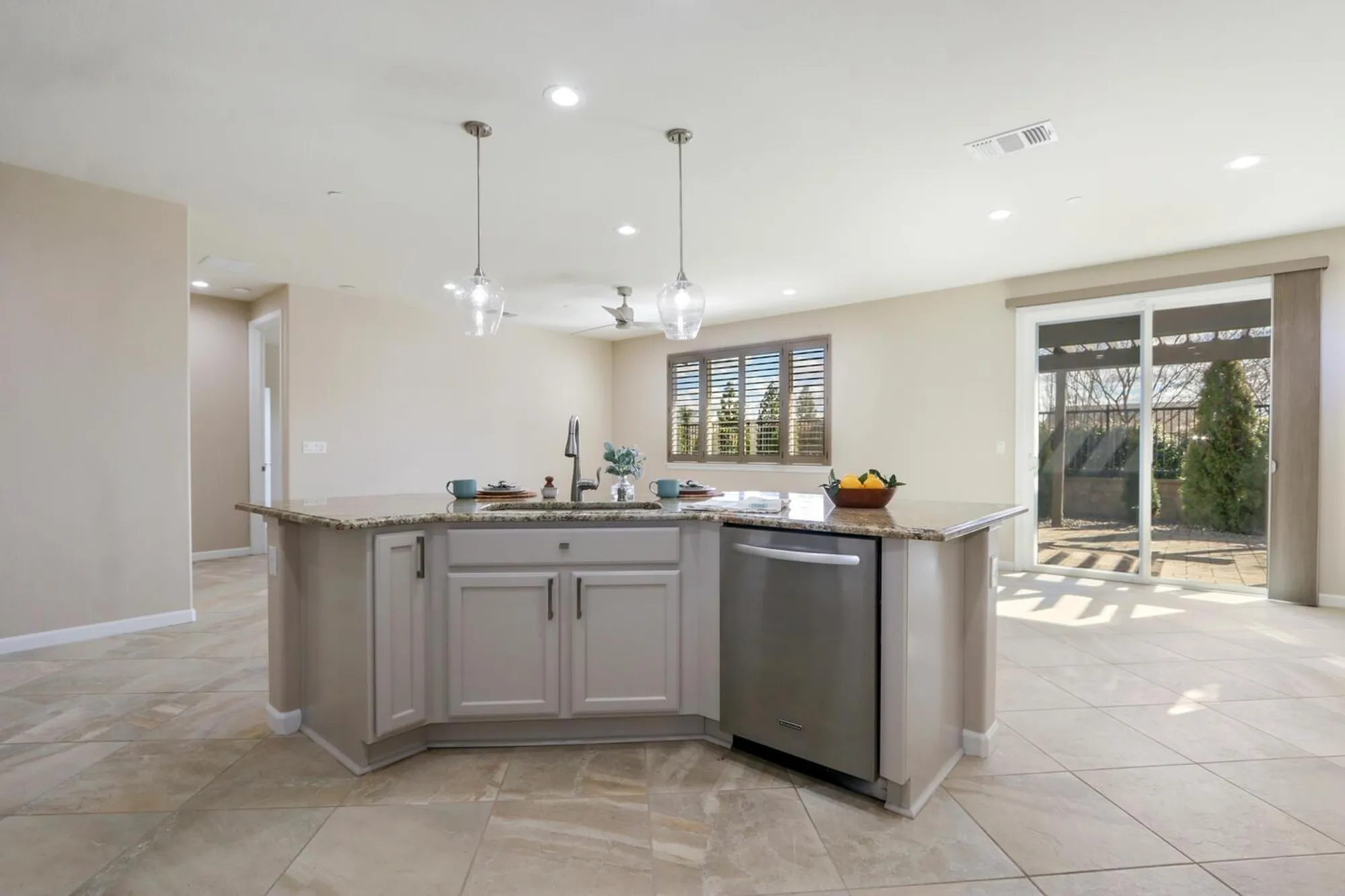 Property Slideshow image 22 of 71 | 8221 peak forest way, Elk Grove, CA, 95757