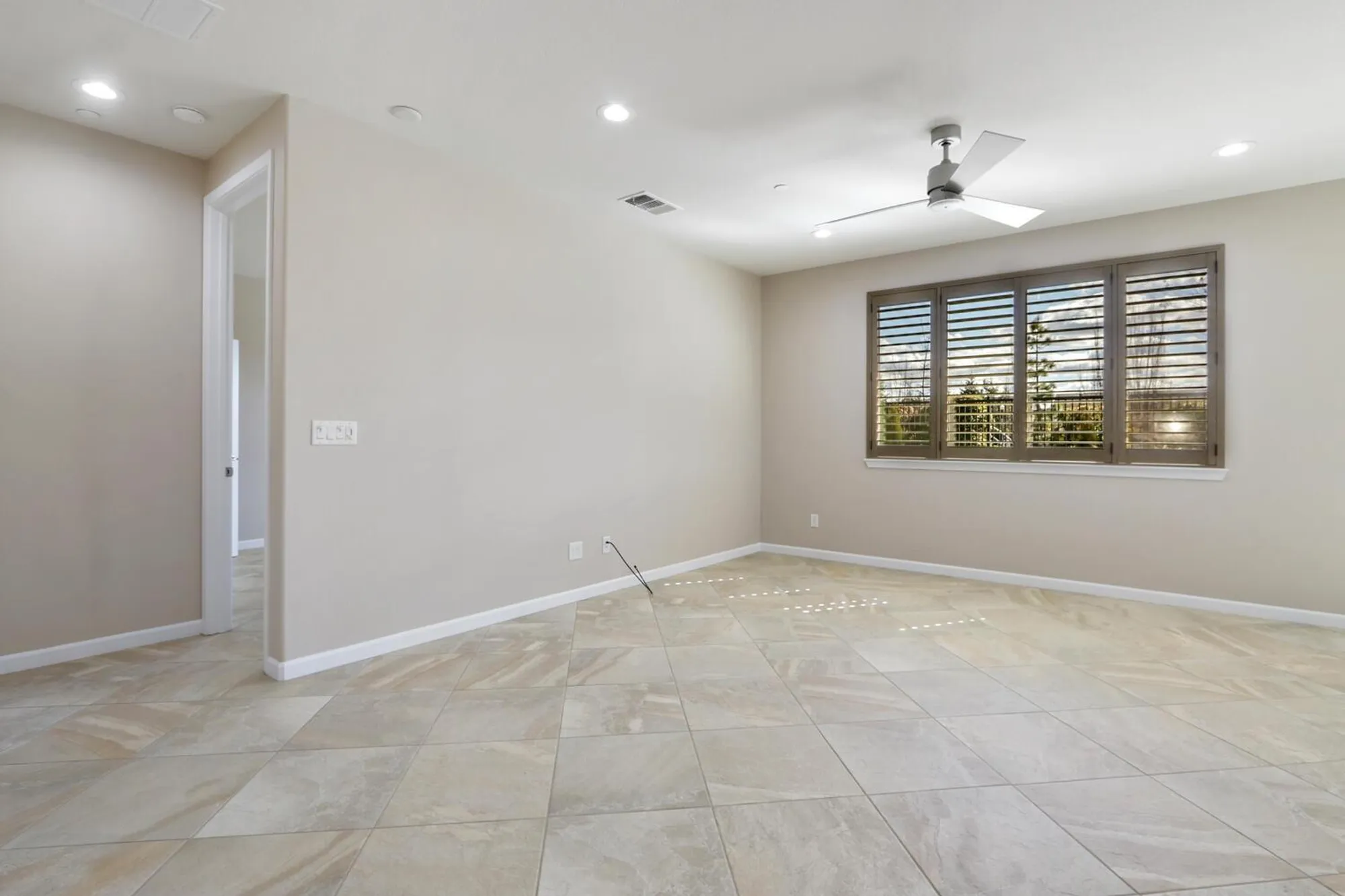 Property Slideshow image 25 of 71 | 8221 peak forest way, Elk Grove, CA, 95757