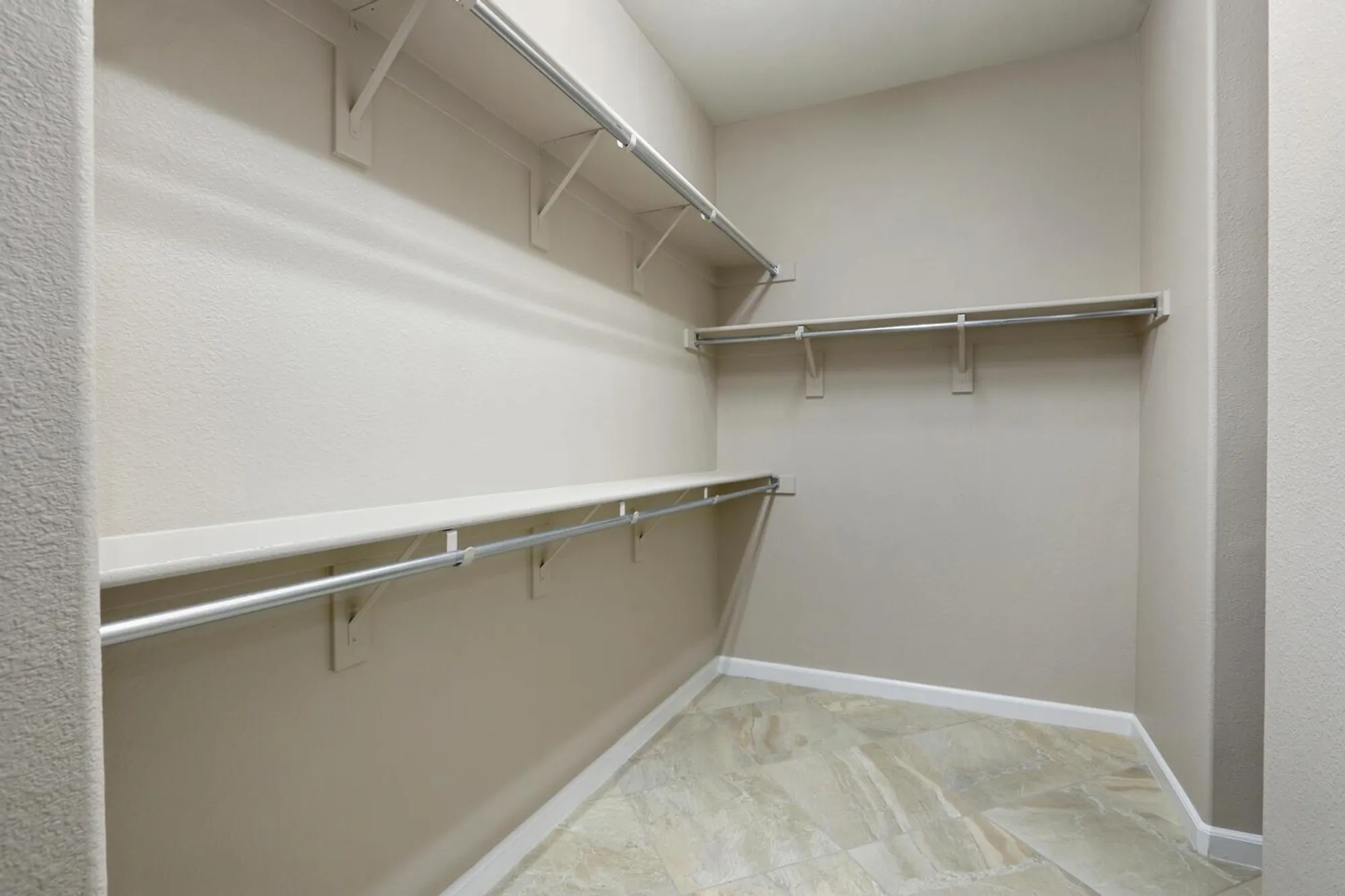 Property Slideshow image 30 of 71 | 8221 peak forest way, Elk Grove, CA, 95757