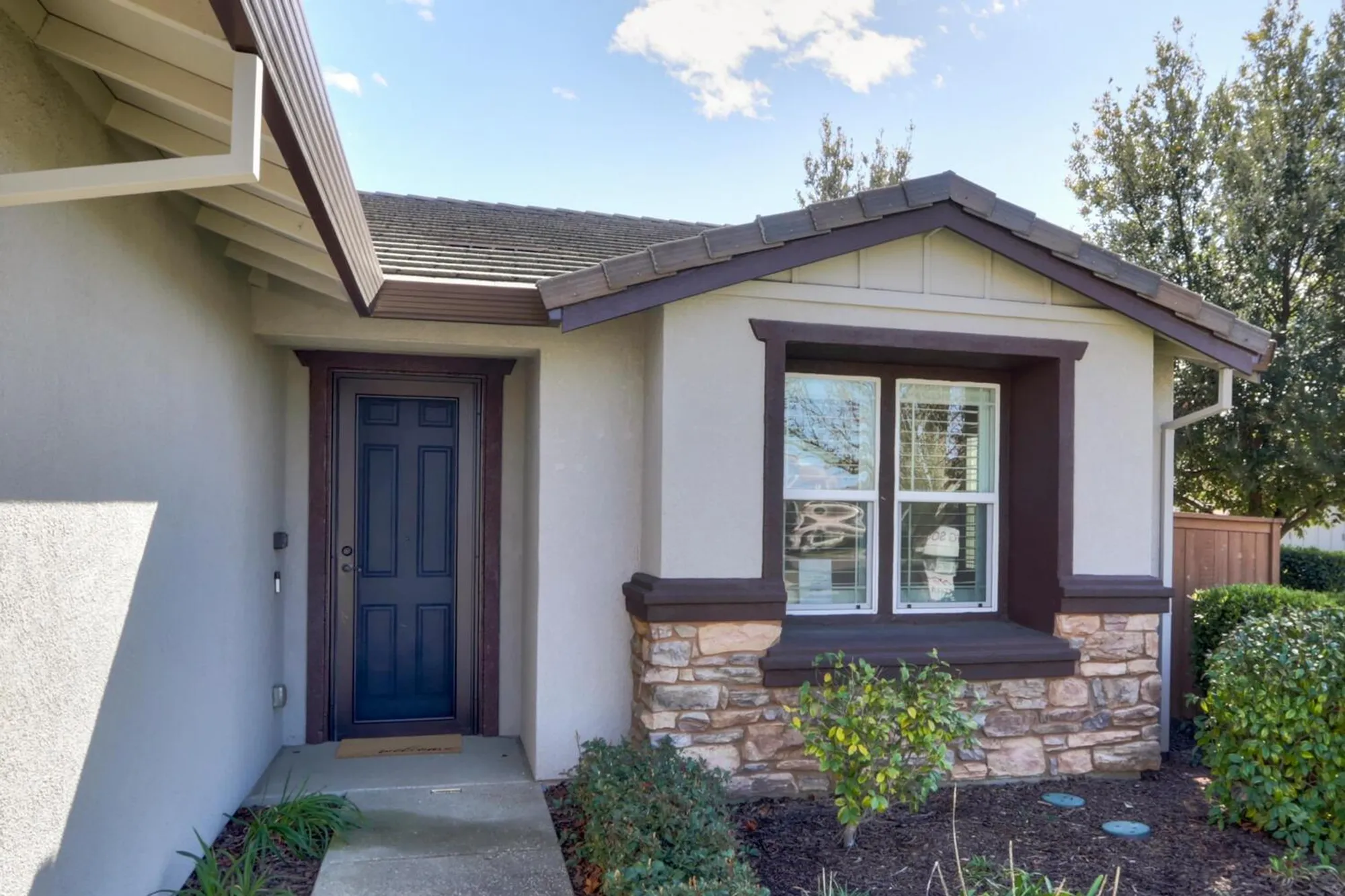 Property Slideshow image 5 of 71 | 8221 peak forest way, Elk Grove, CA, 95757
