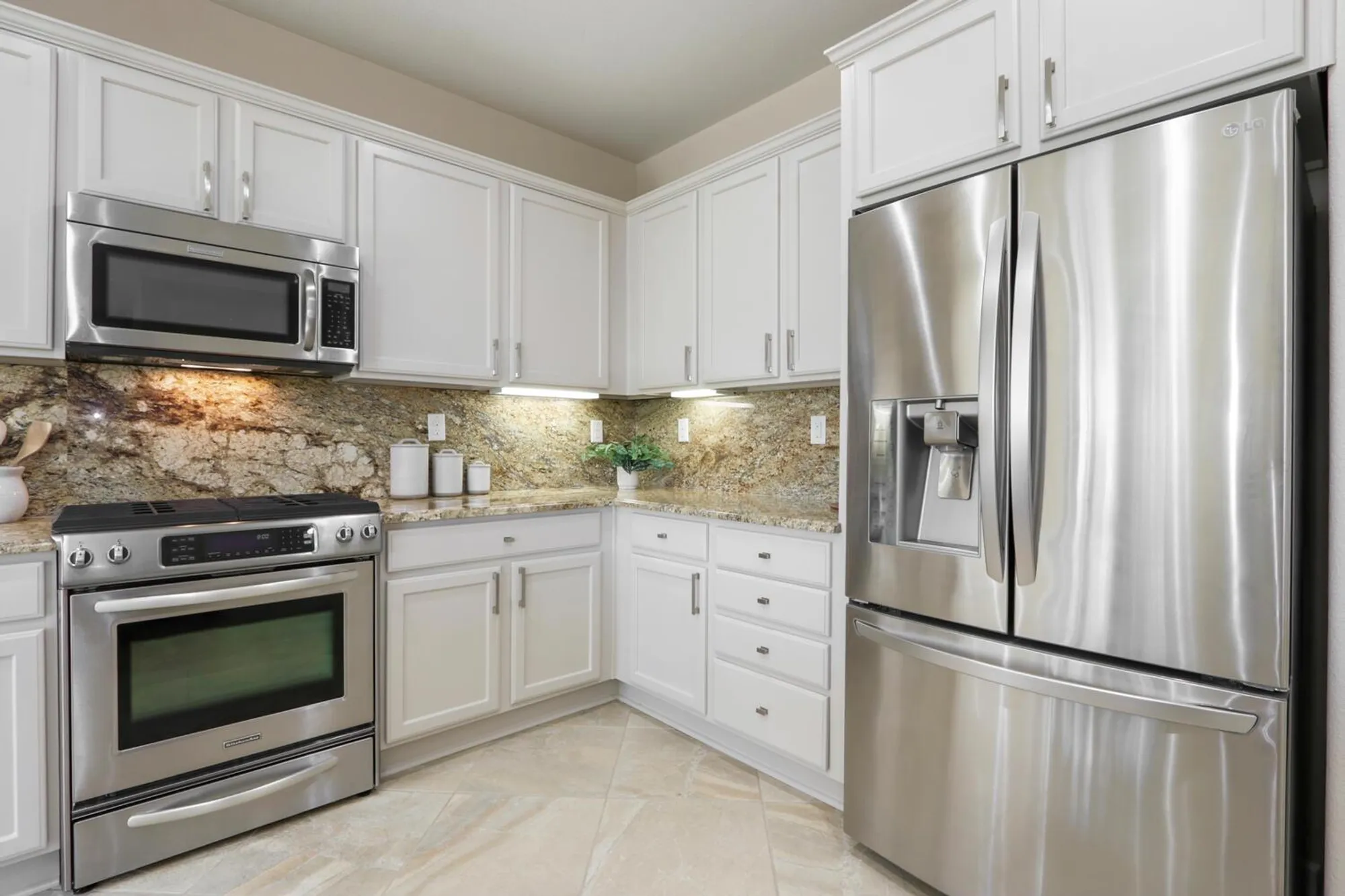 Property Slideshow image 19 of 71 | 8221 peak forest way, Elk Grove, CA, 95757
