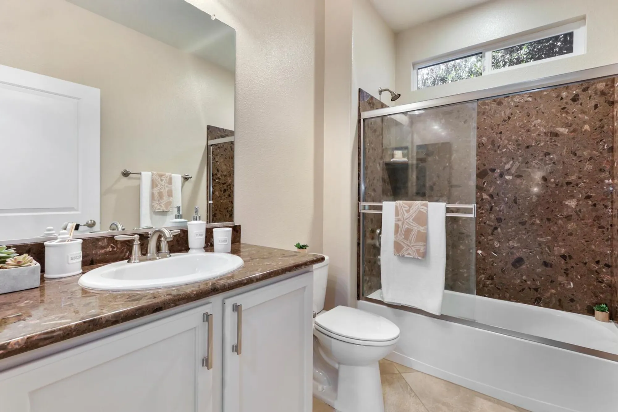 Property Slideshow image 33 of 71 | 8221 peak forest way, Elk Grove, CA, 95757