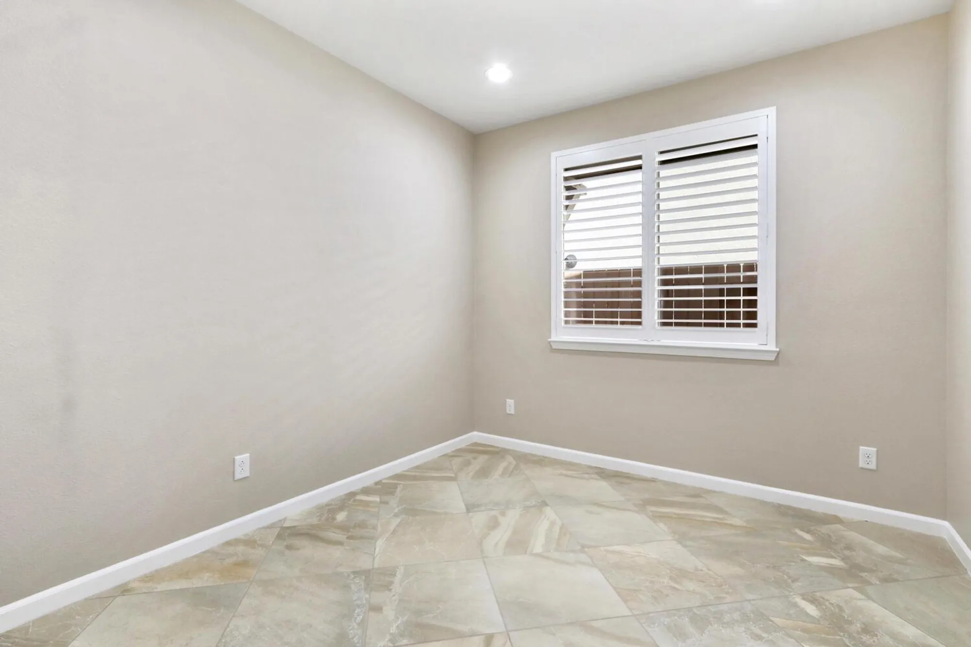 Property Slideshow image 34 of 71 | 8221 peak forest way, Elk Grove, CA, 95757