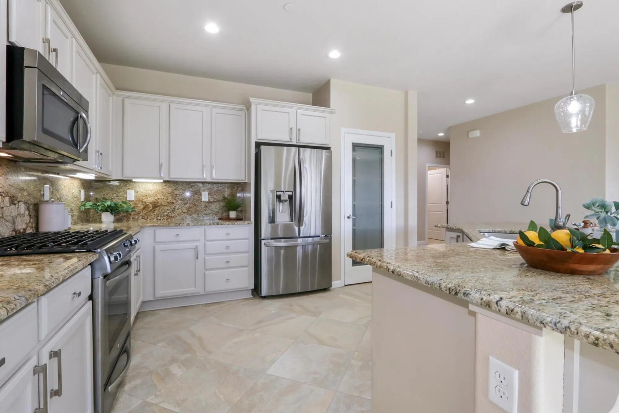 Property Slideshow image 18 of 71 | 8221 peak forest way, Elk Grove, CA, 95757