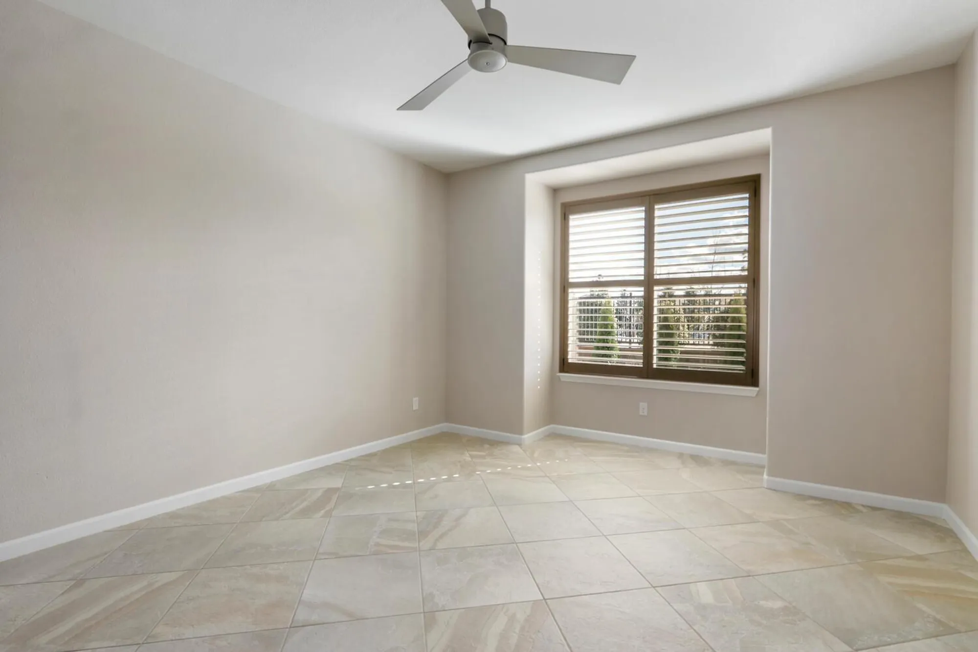 Property Slideshow image 27 of 71 | 8221 peak forest way, Elk Grove, CA, 95757