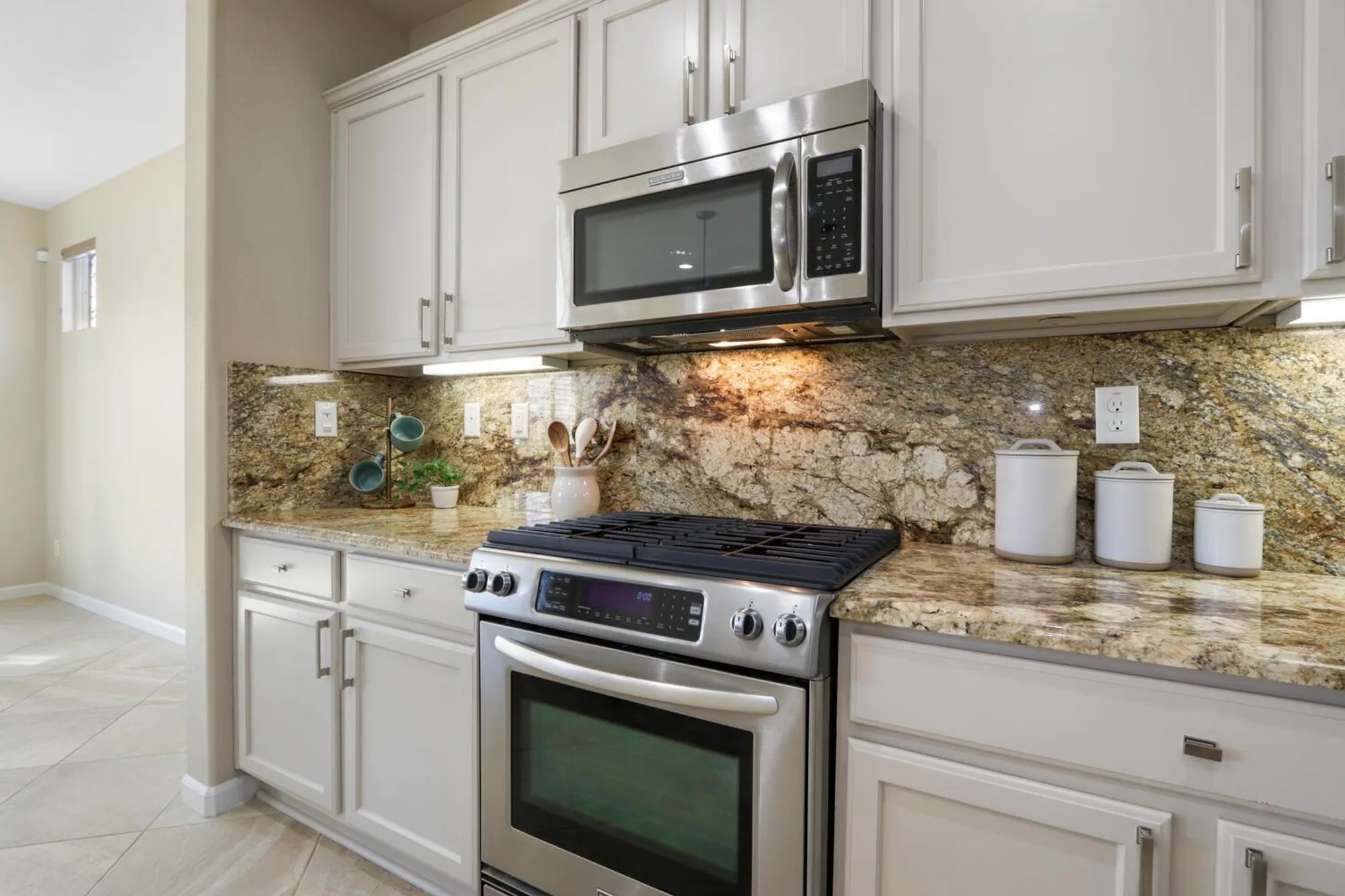 Property Slideshow image 21 of 71 | 8221 peak forest way, Elk Grove, CA, 95757