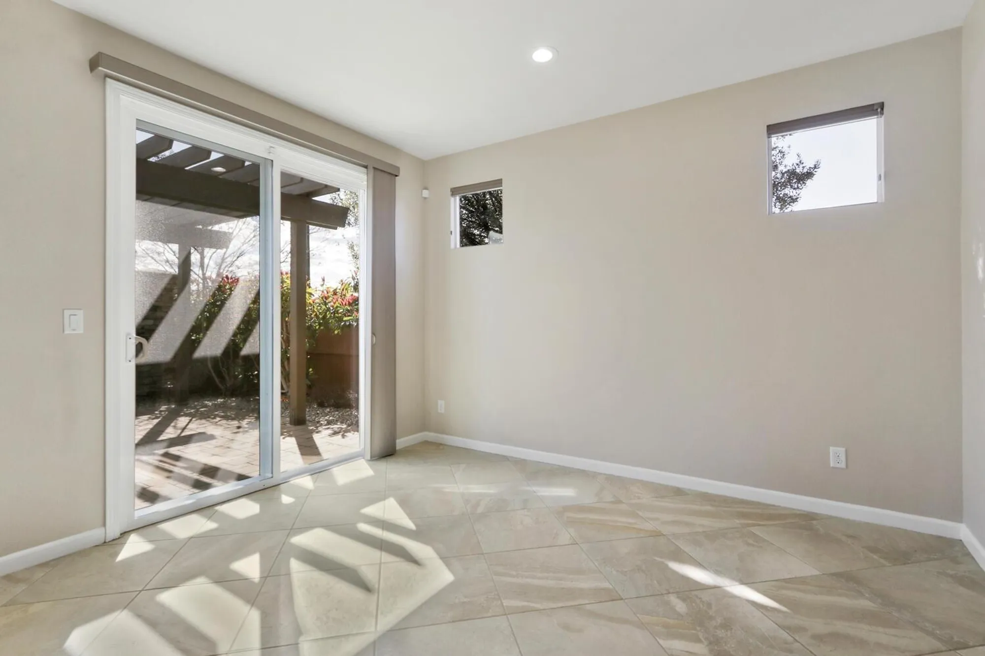 Property Slideshow image 14 of 71 | 8221 peak forest way, Elk Grove, CA, 95757