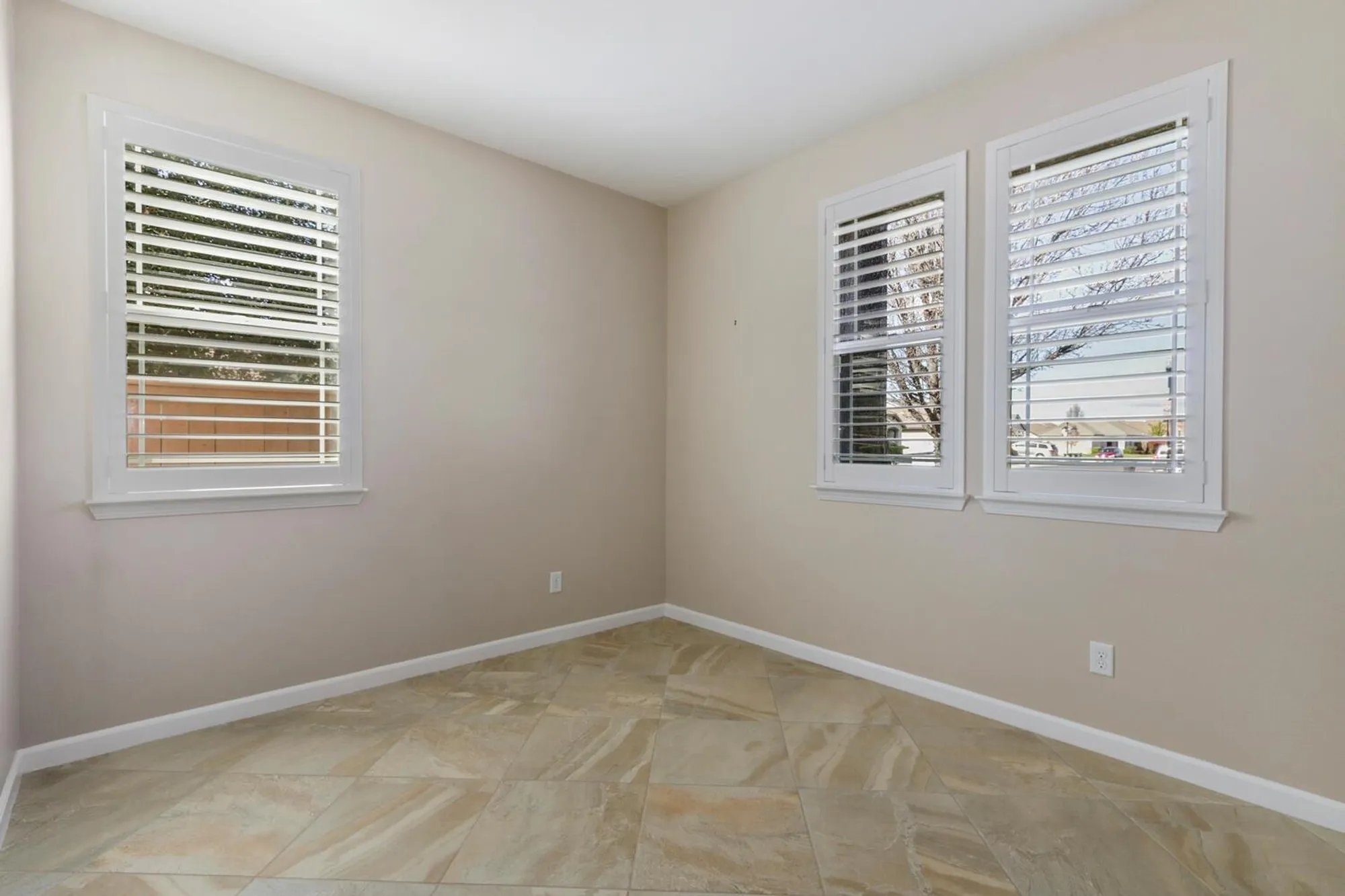 Property Slideshow image 31 of 71 | 8221 peak forest way, Elk Grove, CA, 95757