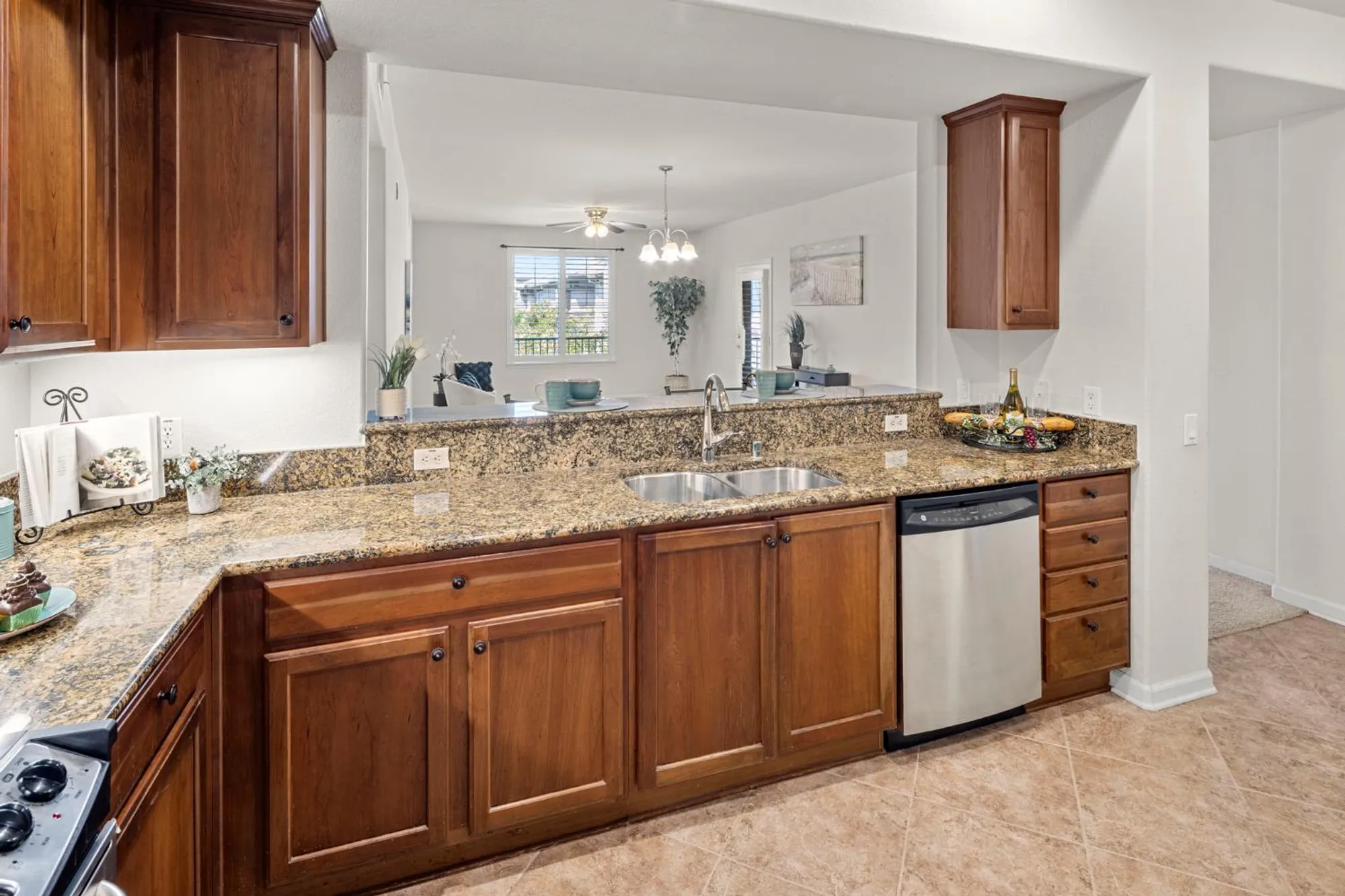 Property Slideshow image 10 of 32 | 1530 topanga ln 202, Lincoln, CA, 95648