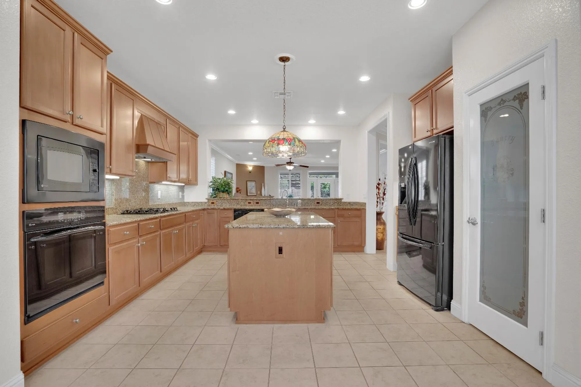 Property Slideshow image 10 of 50 | 2381 nutwood pl, Manteca, CA, 95336