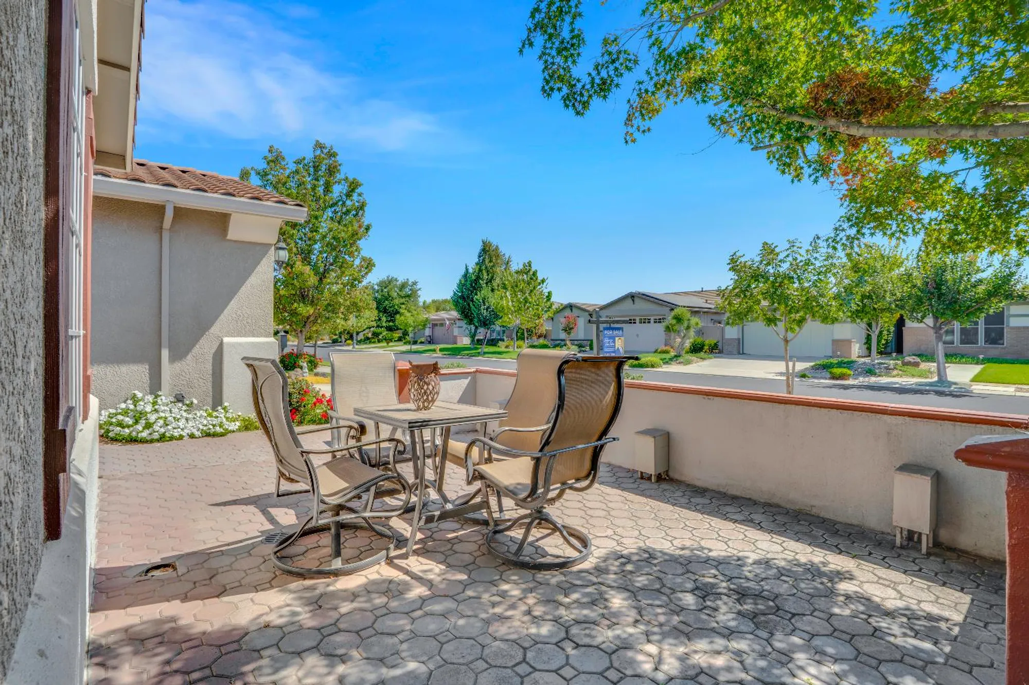 Property Slideshow image 5 of 50 | 2381 nutwood pl, Manteca, CA, 95336