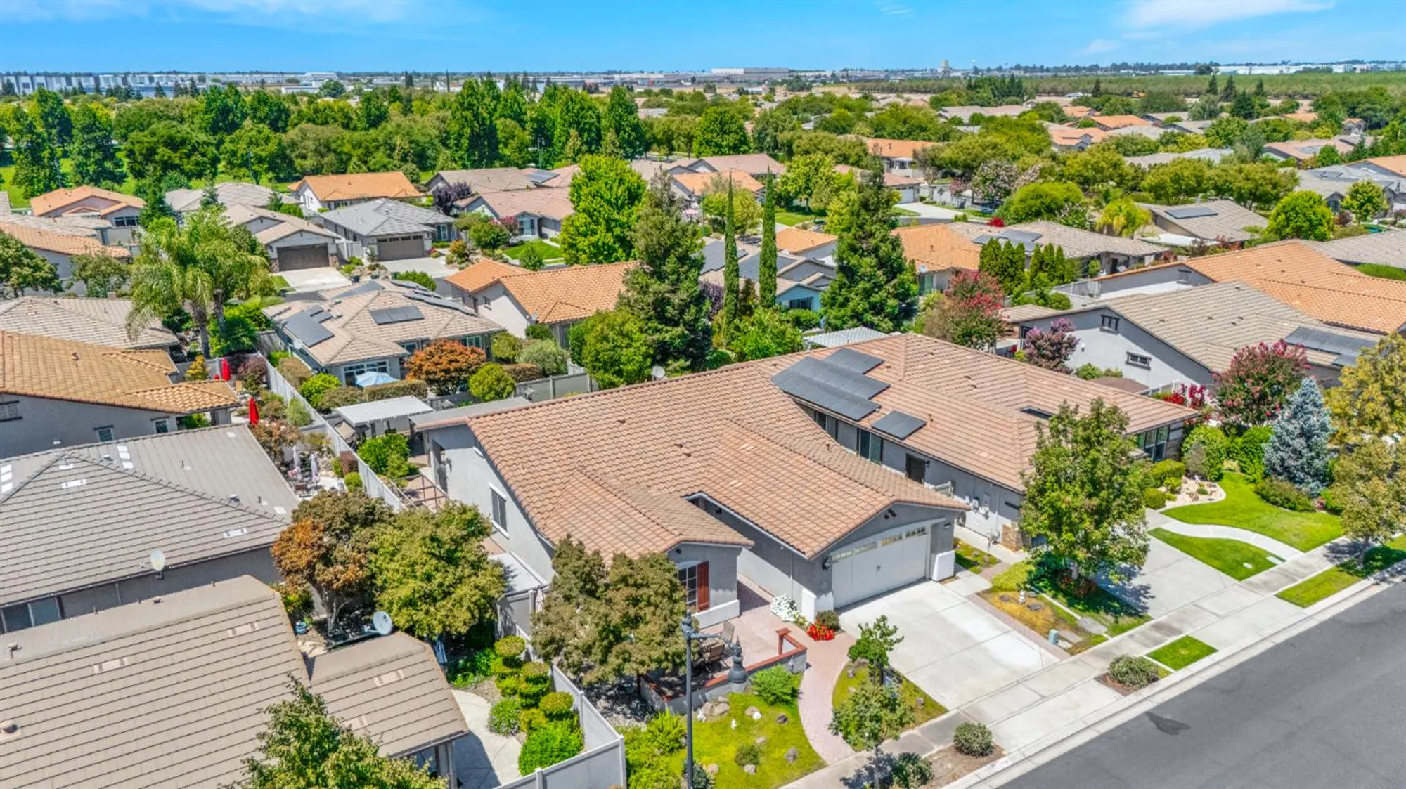 Property Slideshow image 43 of 50 | 2381 nutwood pl, Manteca, CA, 95336