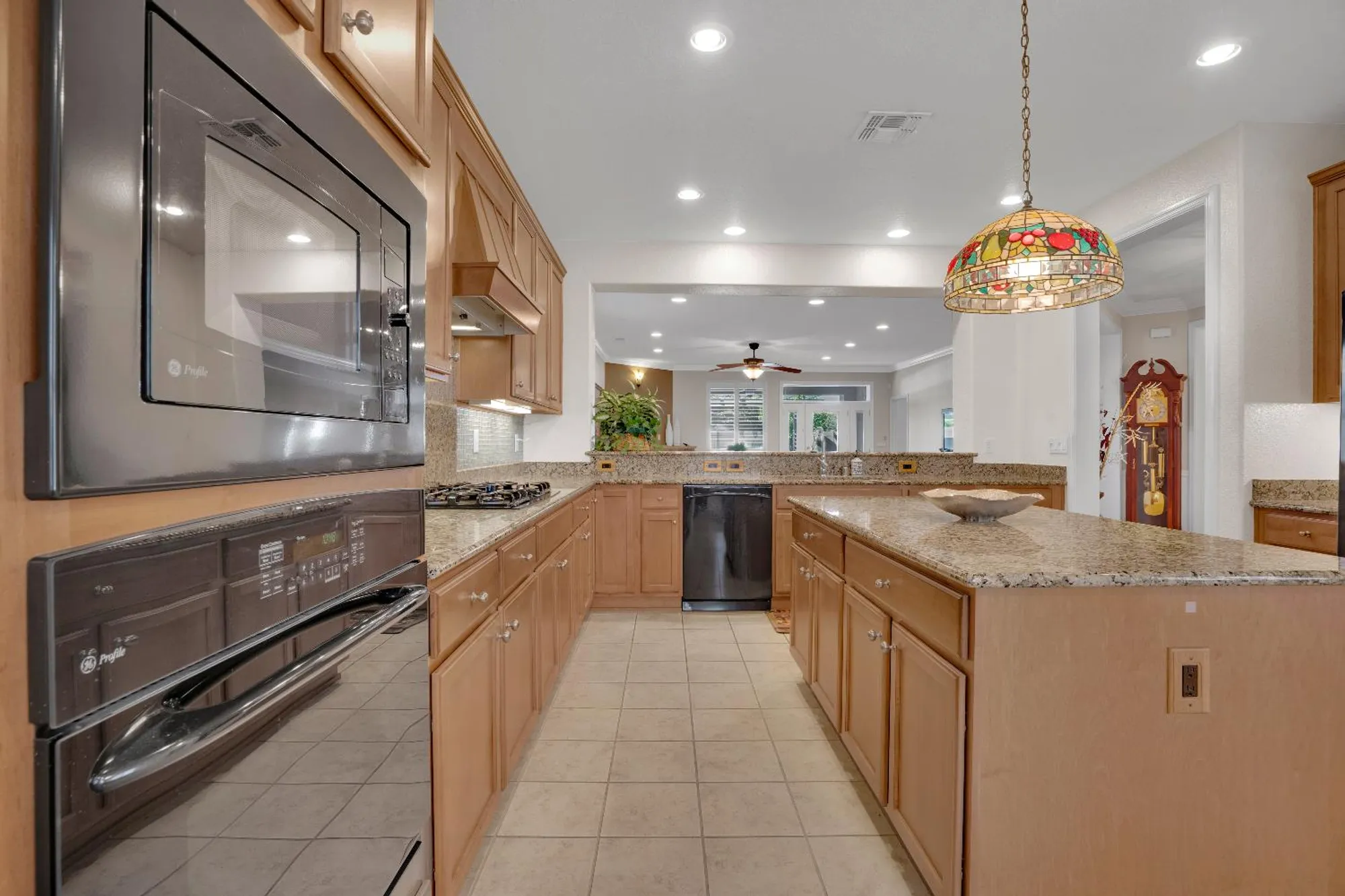 Property Slideshow image 8 of 50 | 2381 nutwood pl, Manteca, CA, 95336