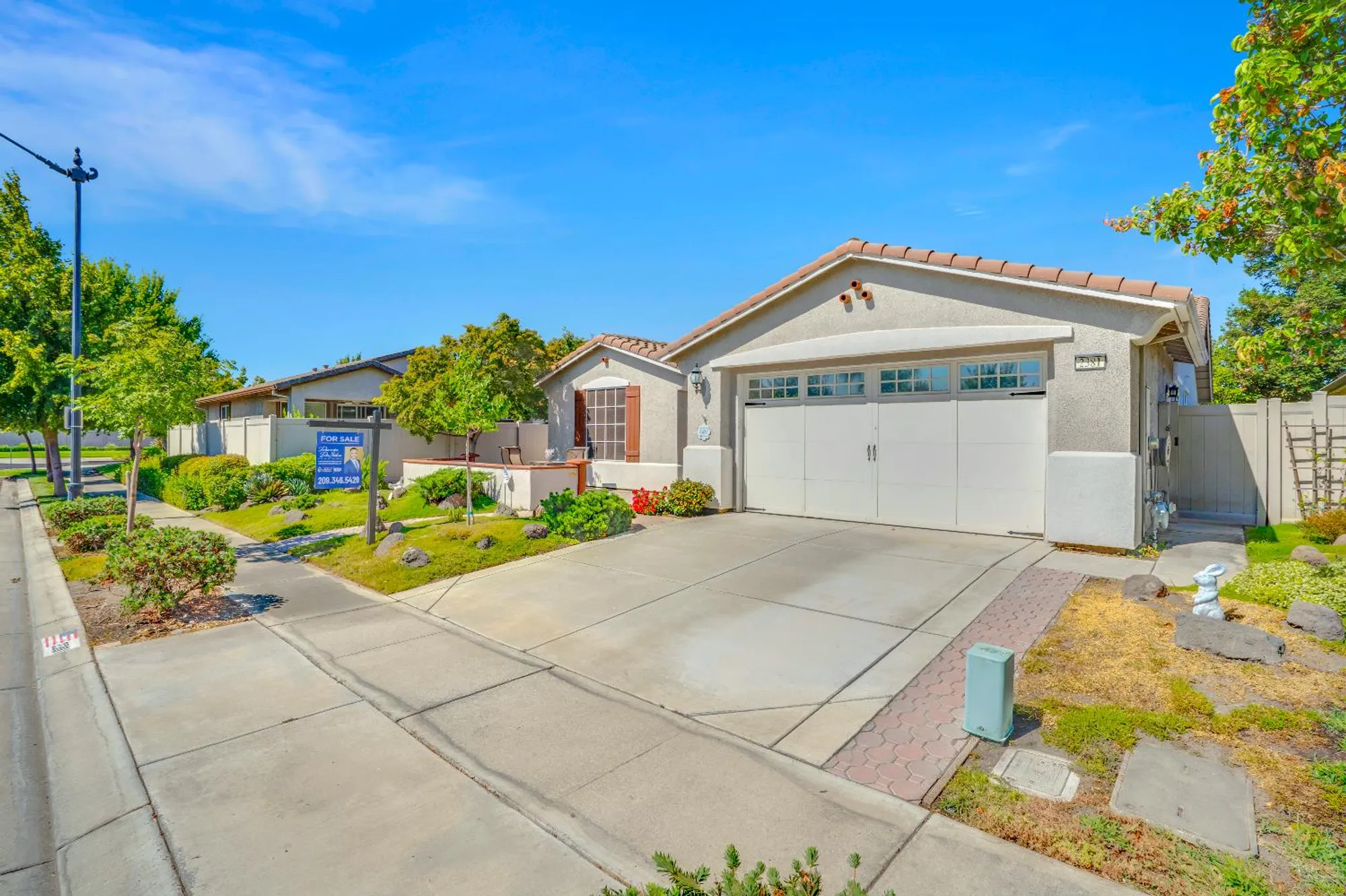 Property Slideshow image 3 of 50 | 2381 nutwood pl, Manteca, CA, 95336