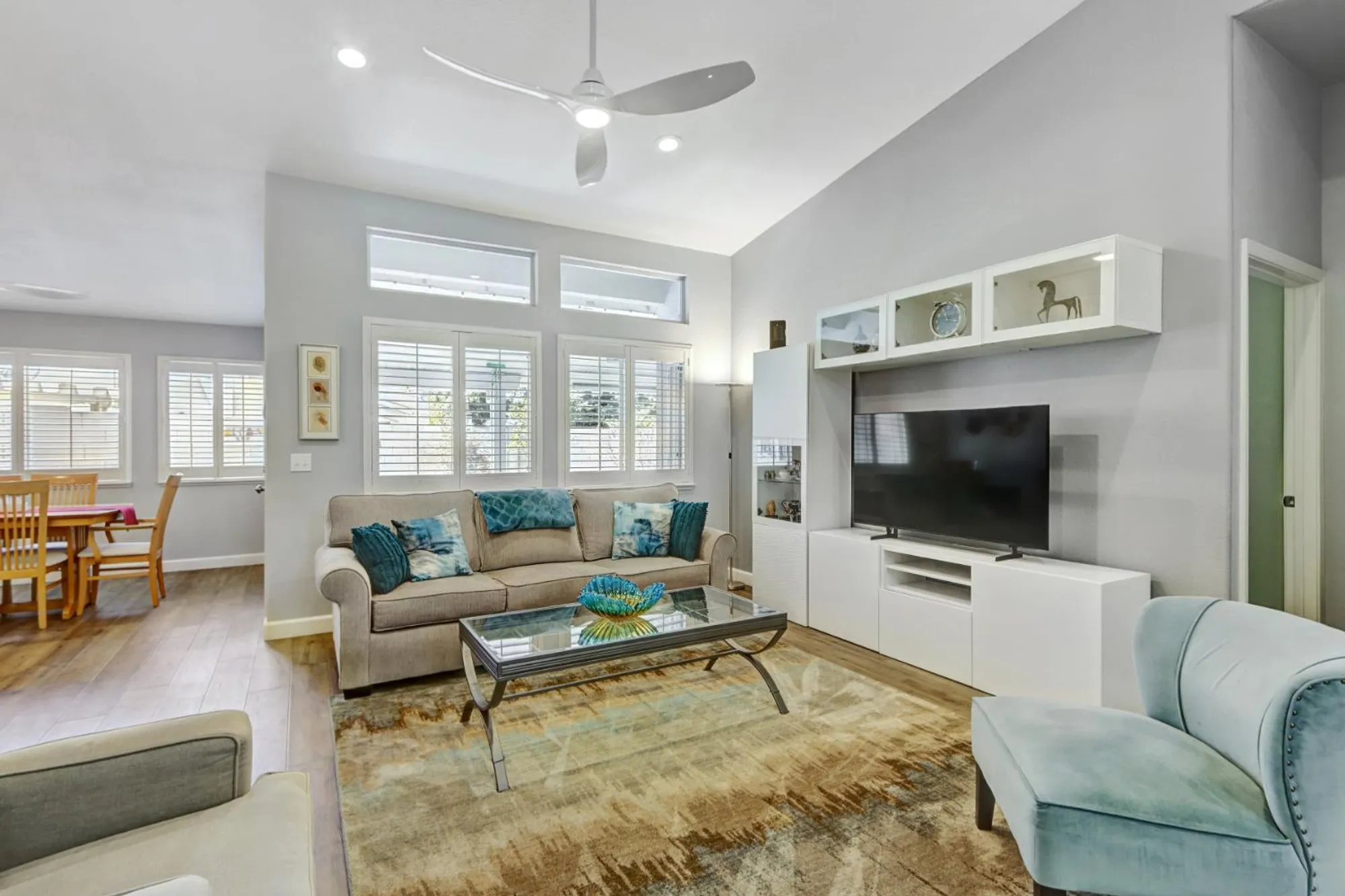 Property Slideshow image 10 of 51 | 7618 sunvaught ln, Sacramento, CA, 95828