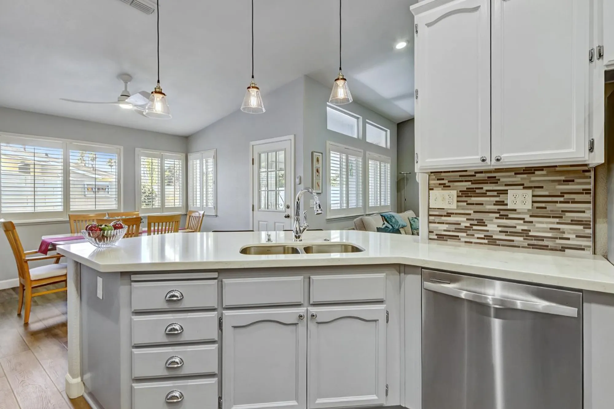 Property Slideshow image 20 of 51 | 7618 sunvaught ln, Sacramento, CA, 95828