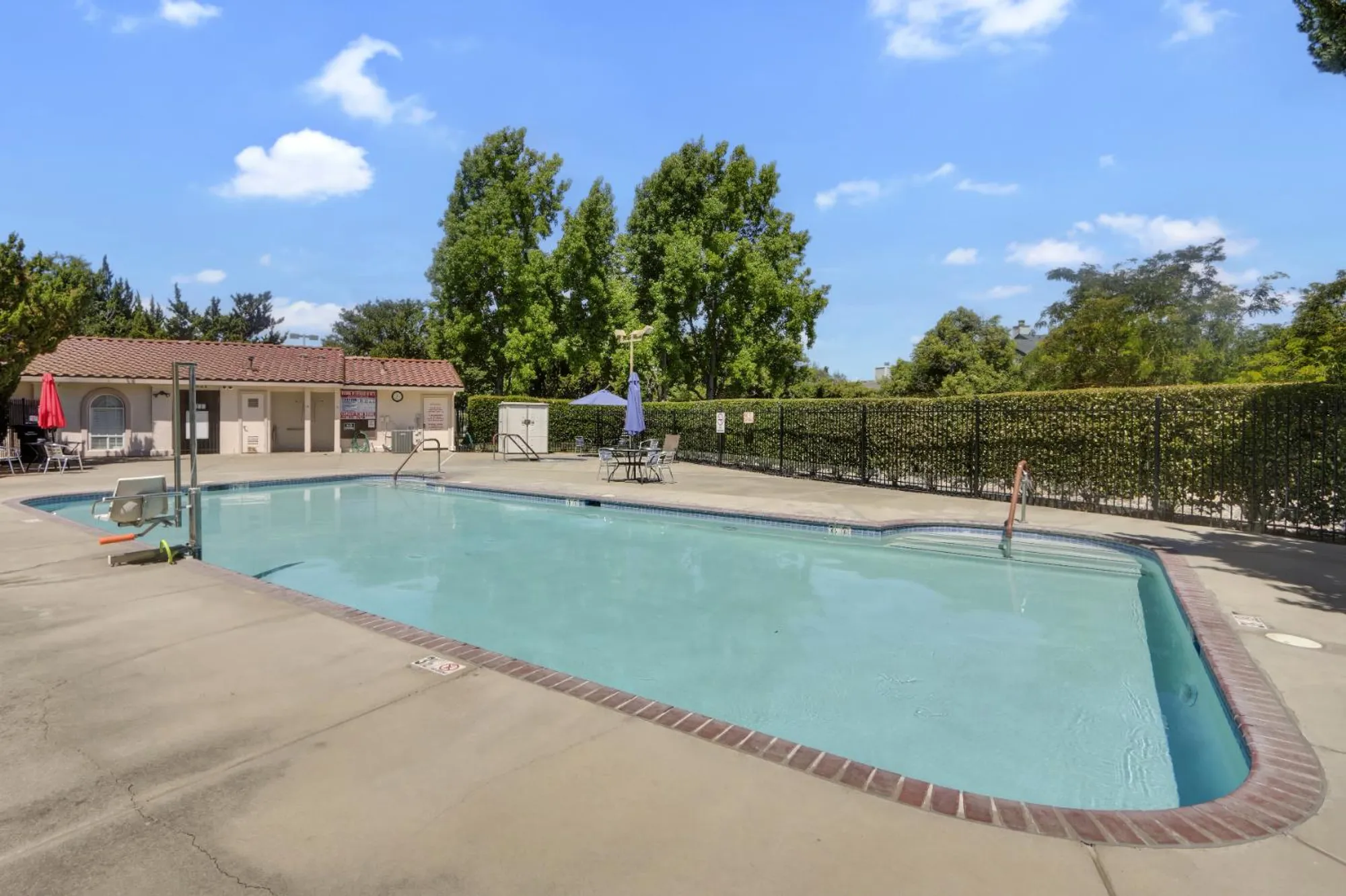 Property Slideshow image 48 of 51 | 7618 sunvaught ln, Sacramento, CA, 95828
