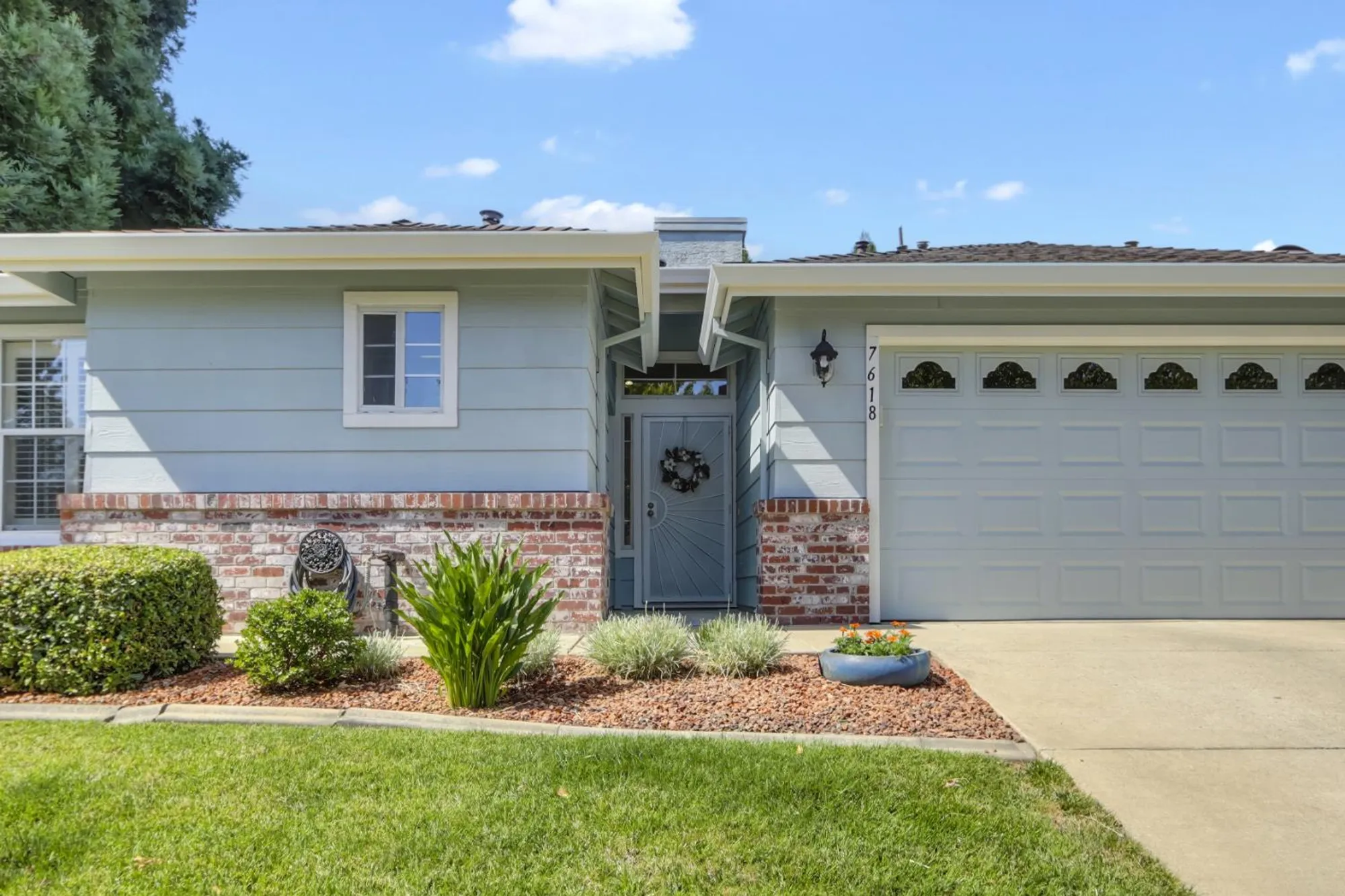 Property Slideshow image 4 of 51 | 7618 sunvaught ln, Sacramento, CA, 95828