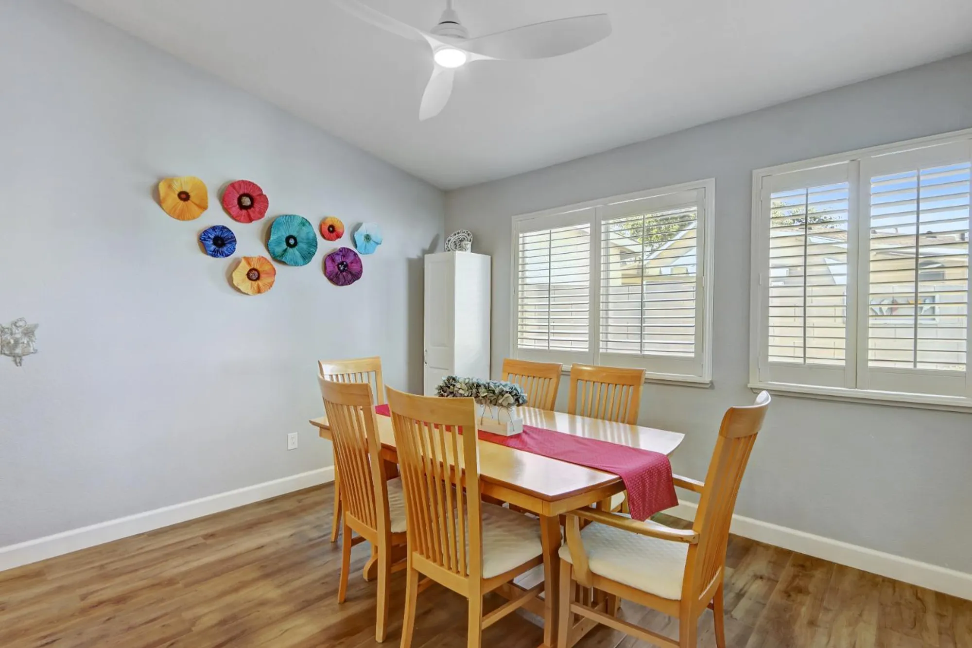 Property Slideshow image 14 of 51 | 7618 sunvaught ln, Sacramento, CA, 95828