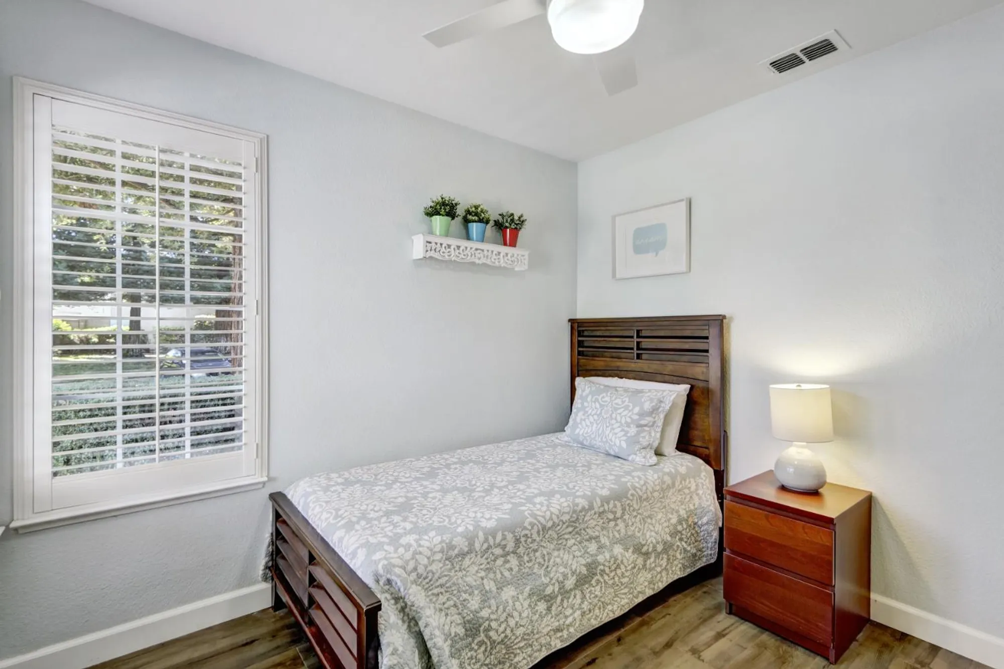 Property Slideshow image 37 of 51 | 7618 sunvaught ln, Sacramento, CA, 95828