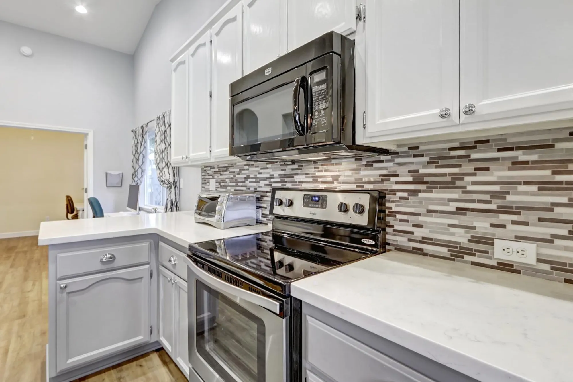 Property Slideshow image 21 of 51 | 7618 sunvaught ln, Sacramento, CA, 95828