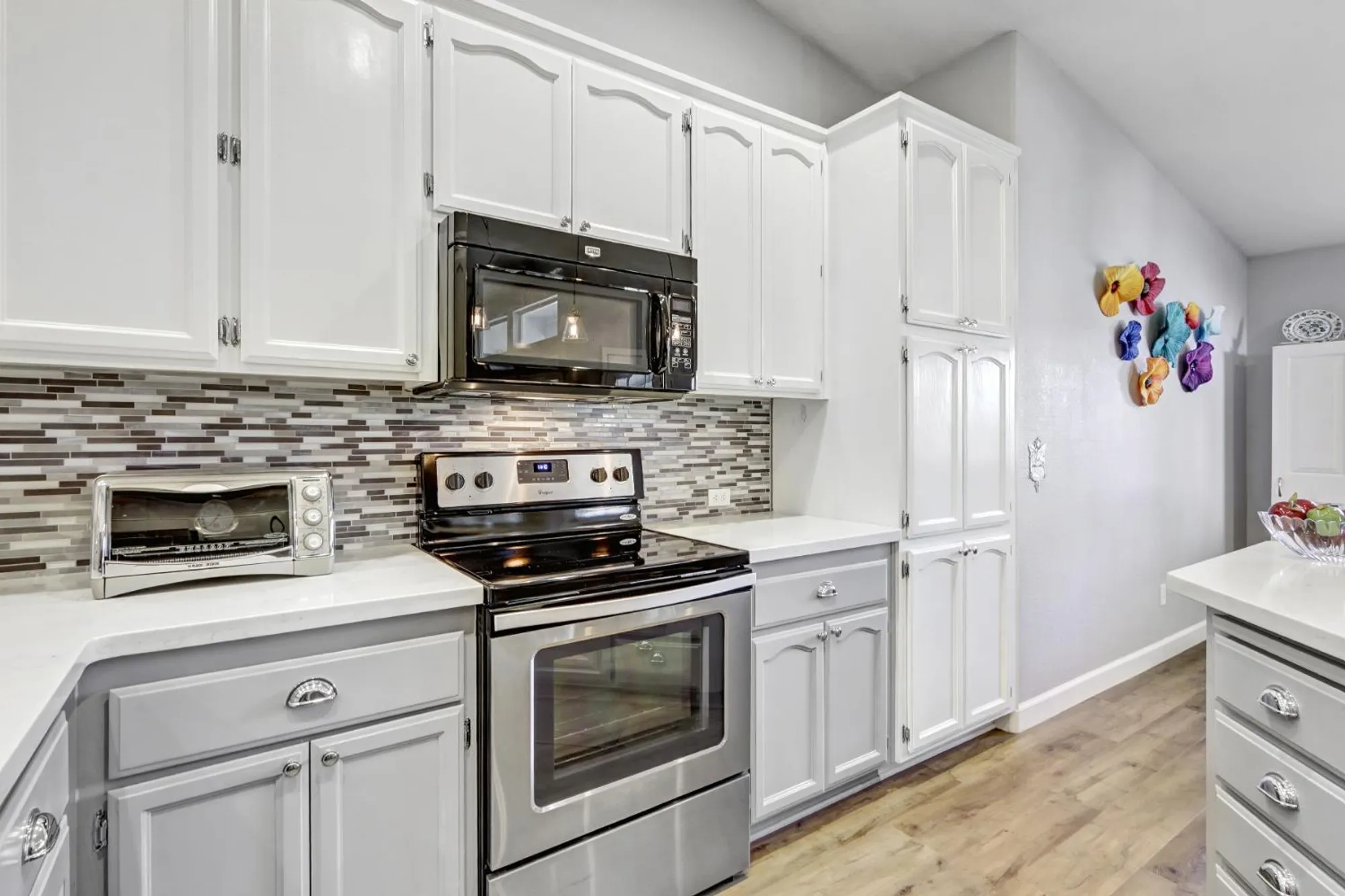 Property Slideshow image 19 of 51 | 7618 sunvaught ln, Sacramento, CA, 95828